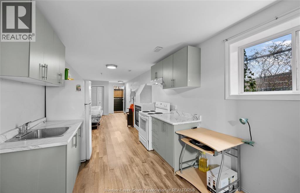 Unit LOWER - 1537 LANGLOIS, Windsor 4