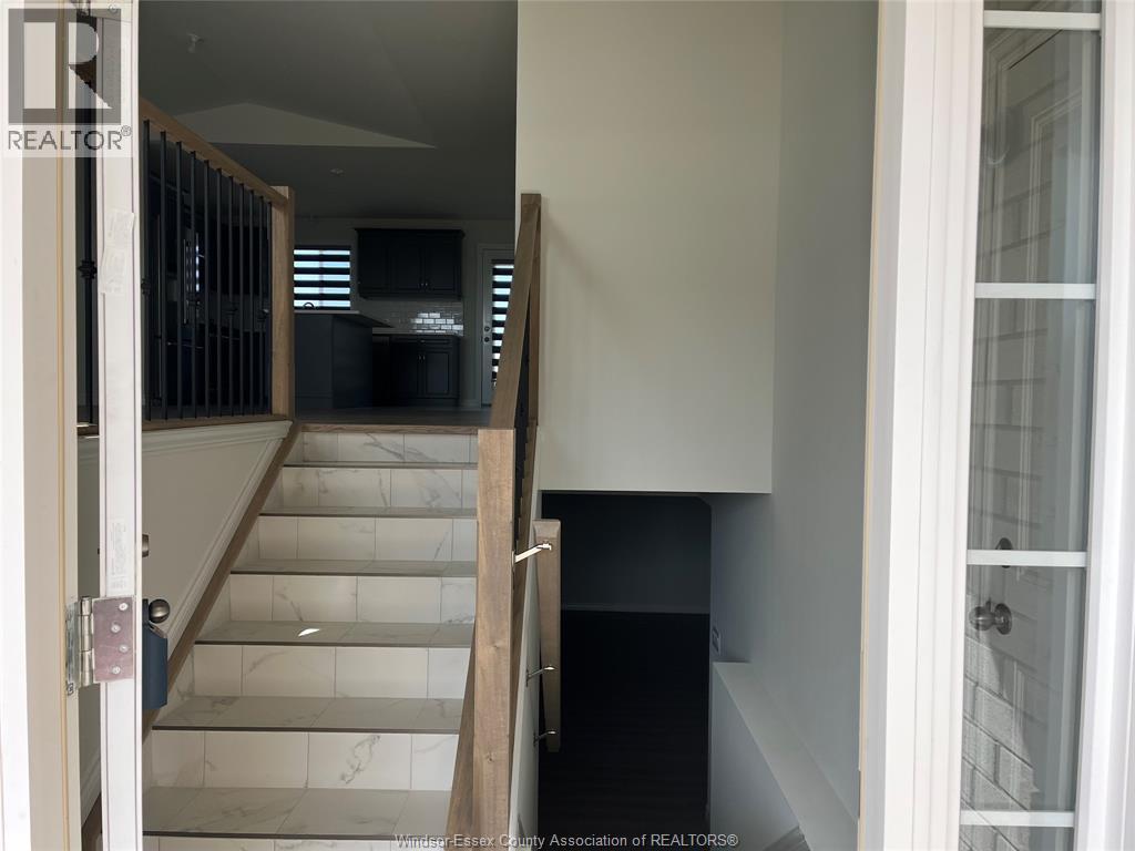 Unit UPPER - 392 HEMLOCK LANE, Lakeshore 2