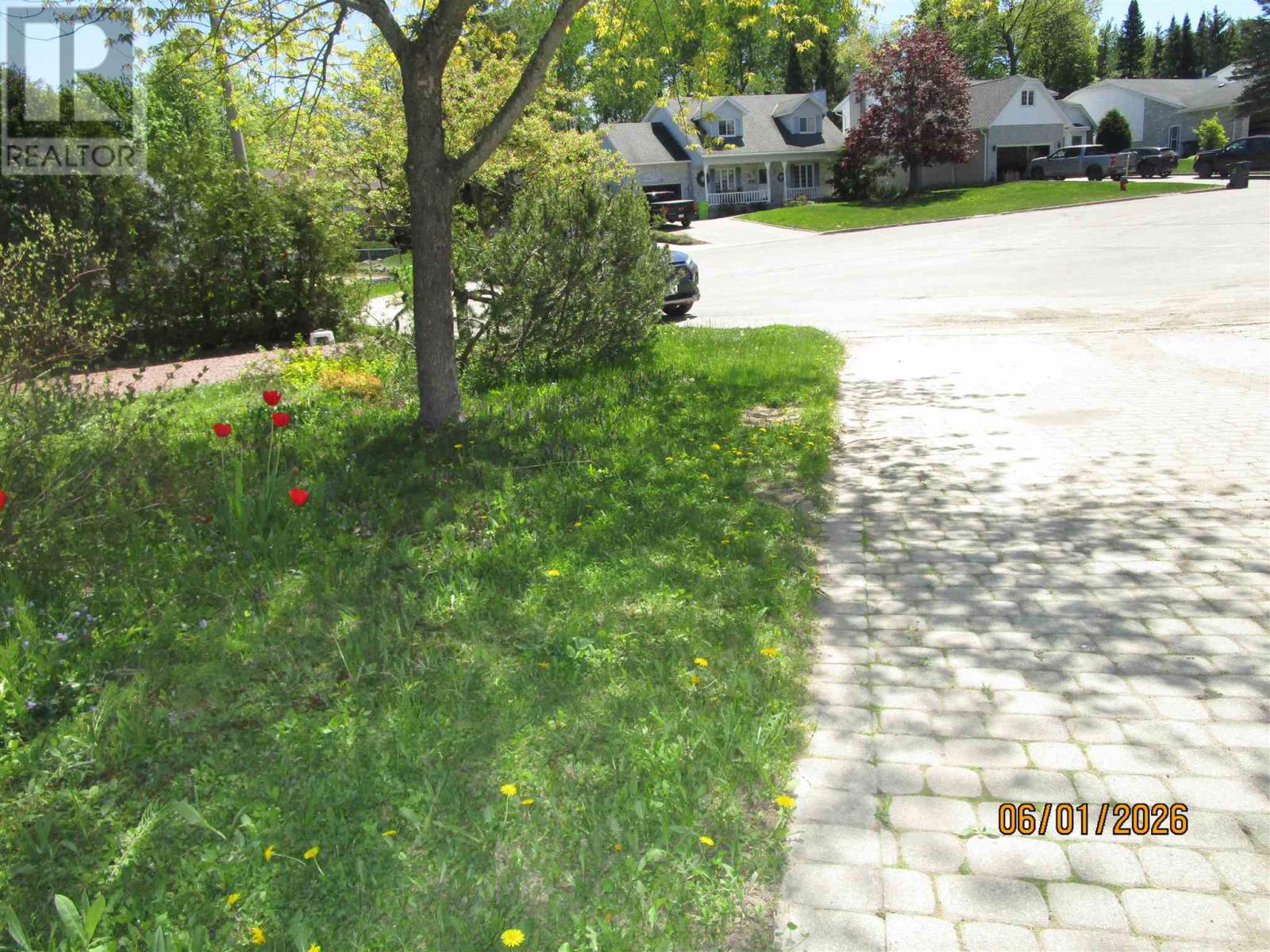 27 Plummer CT, Sault Ste. Marie 2