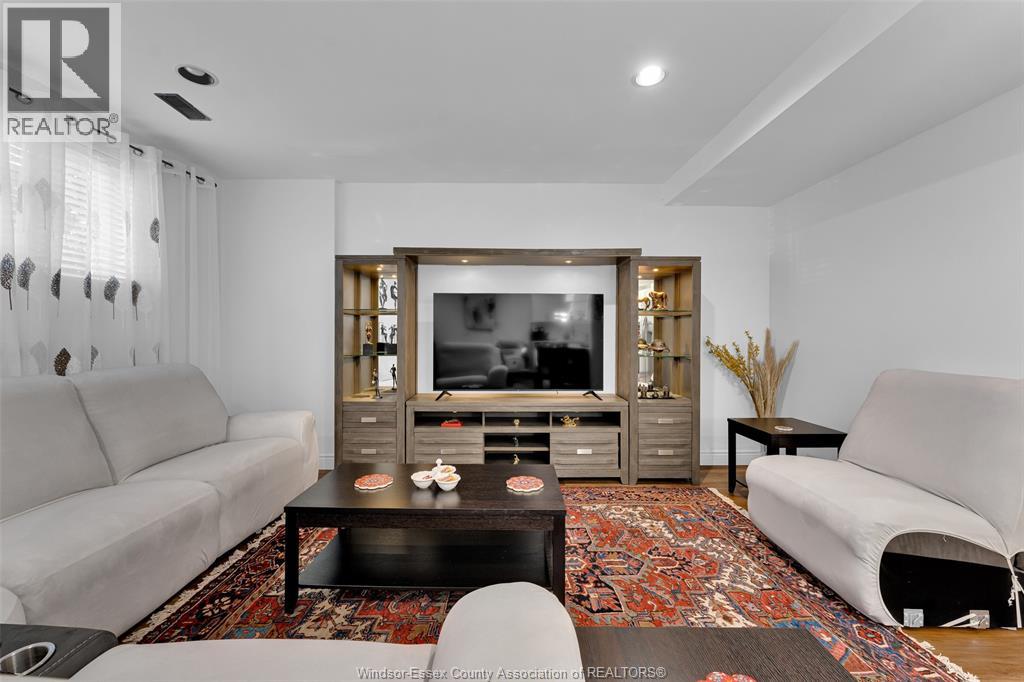 Unit LOWER - 280 INTERNATIONAL AVENUE, LaSalle 3