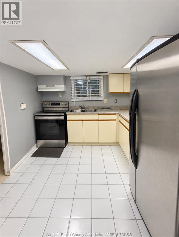 1352 LINCOLN, Windsor 2