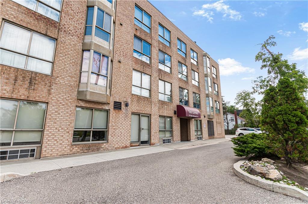 Unit 106 - 249 Major Mackenzie Drive E, Richmond Hill 2