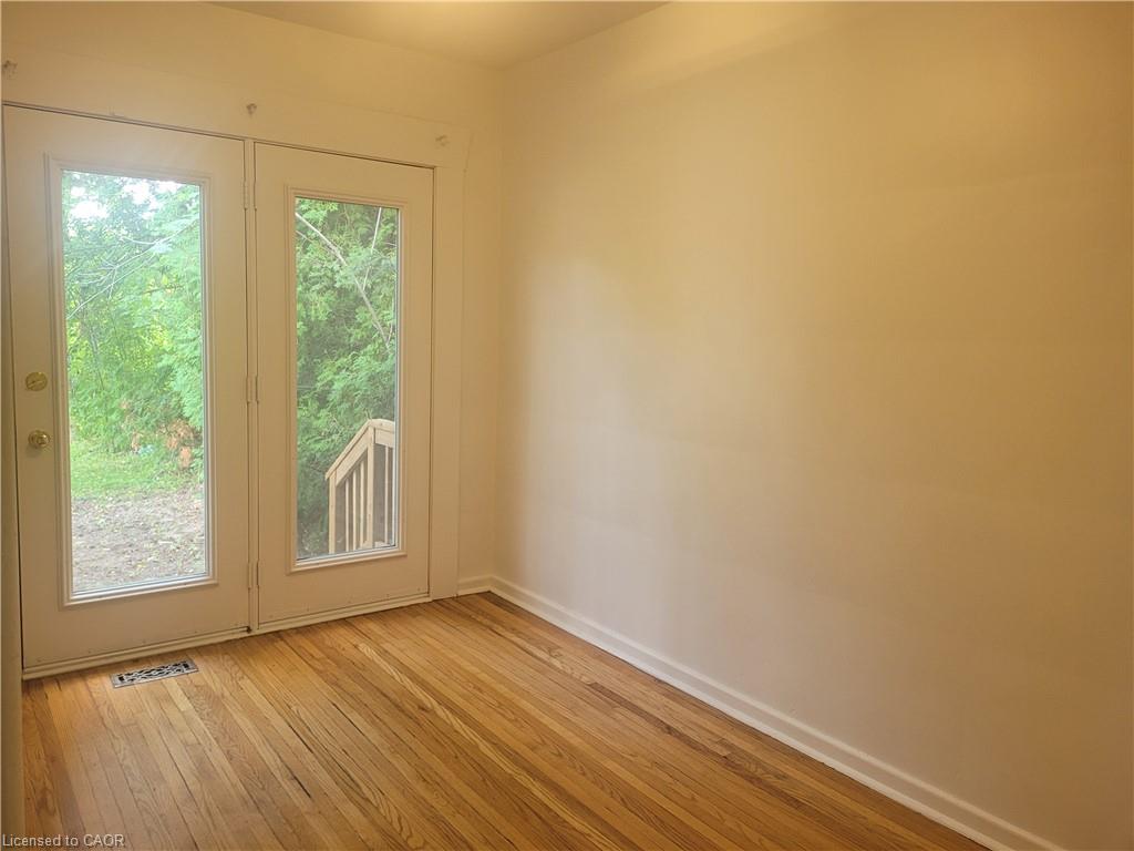 241 Haddon Avenue S, Hamilton 4