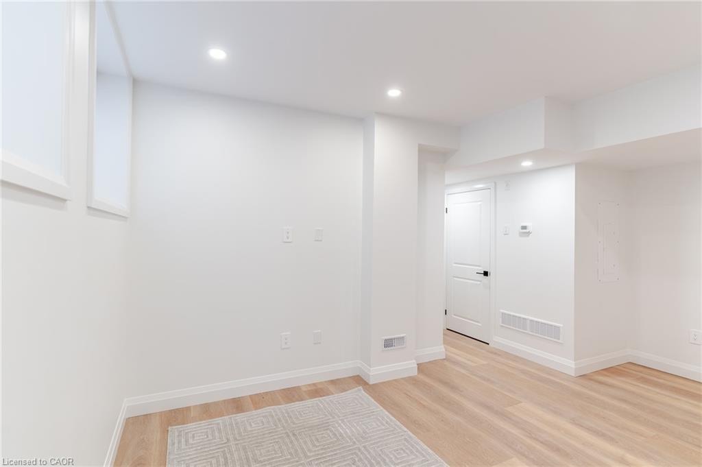 Unit 4 - 220 Heiman Street, Kitchener 2