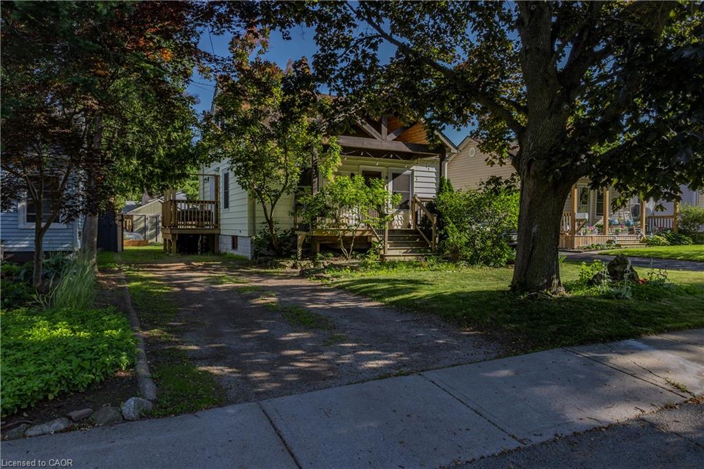15 Spencer Avenue, Dundas 1
