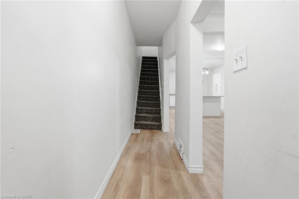 39 Burlington Street E, Hamilton 4
