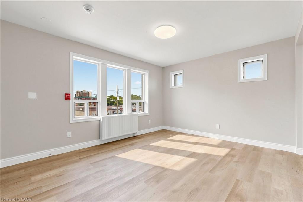 Unit Unit 8 - 71 Sanford Avenue S, Hamilton 3