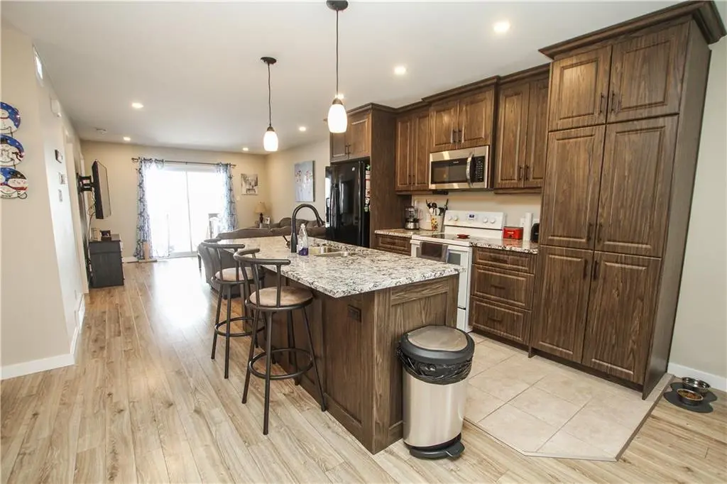 202 BELLWOOD Drive, Cornwall, Ontario Sold History | HouseSigma