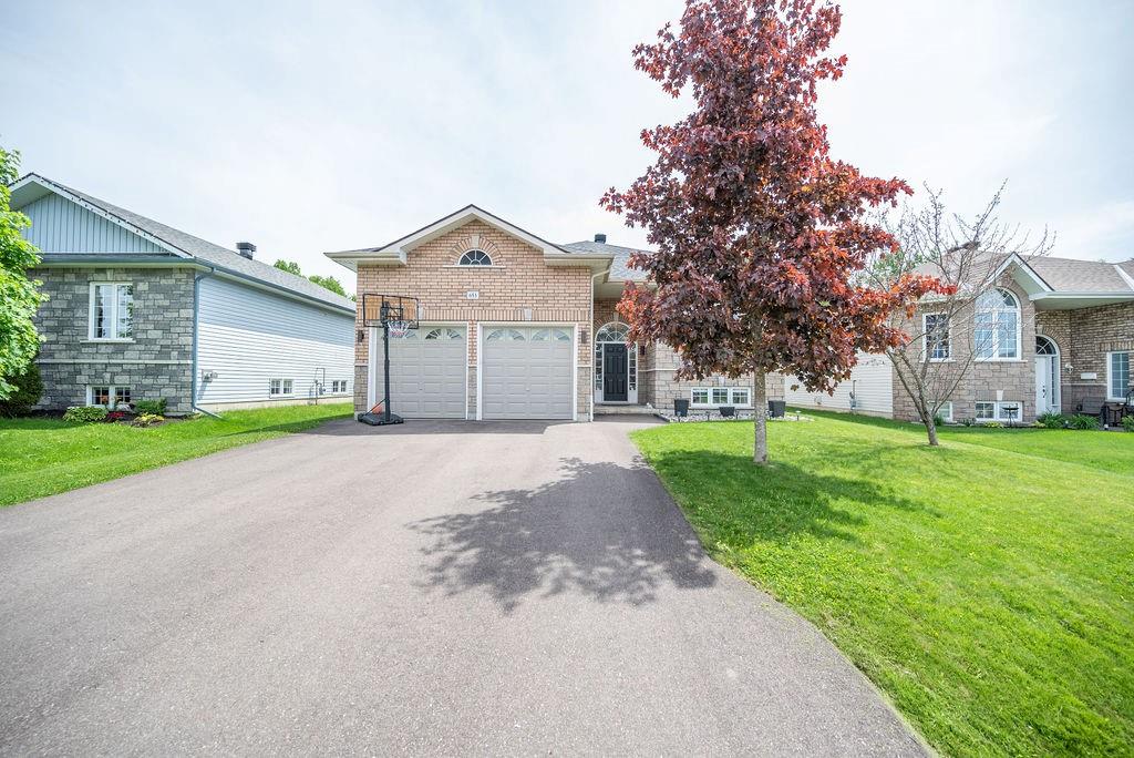 653 FAIRVIEW Avenue S, Laurentian Valley Twp, Ontario K8A8N4 For Sale