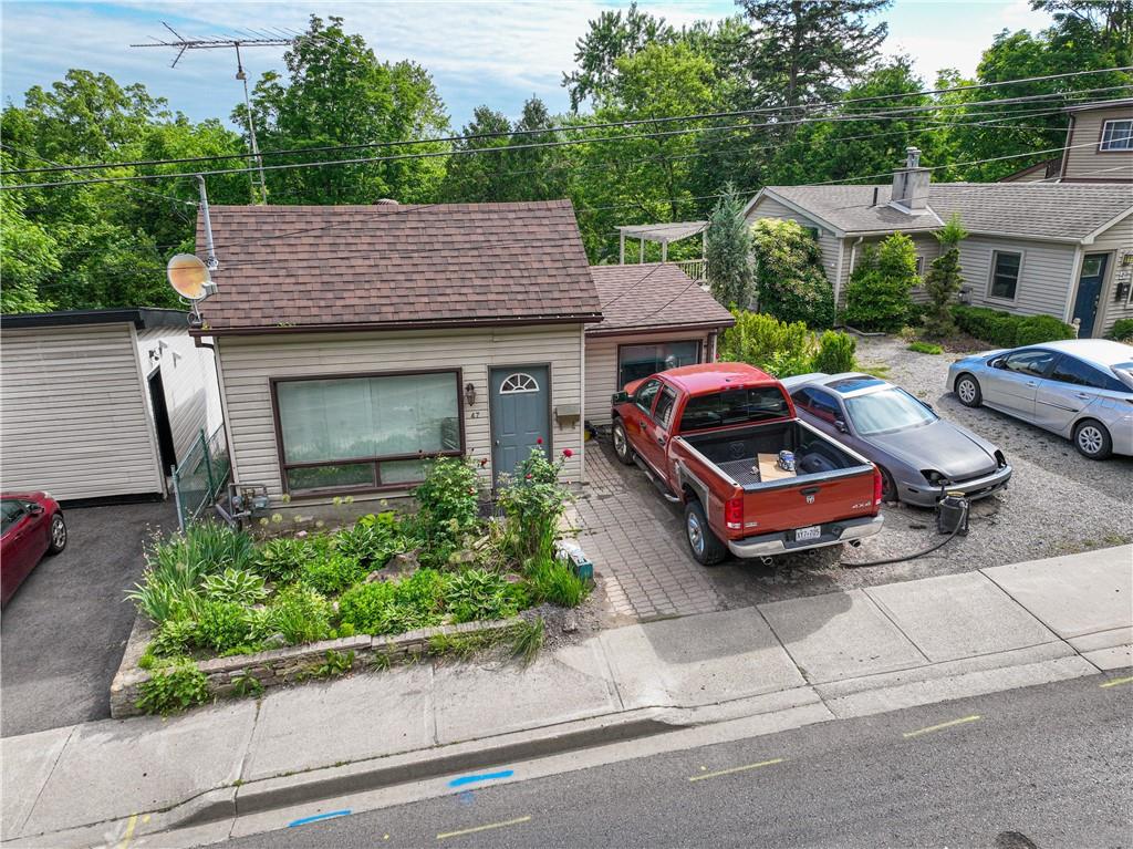 47 MOUNTAIN Street, Grimsby, Ontario L3M3K2 Sold History HouseSigma