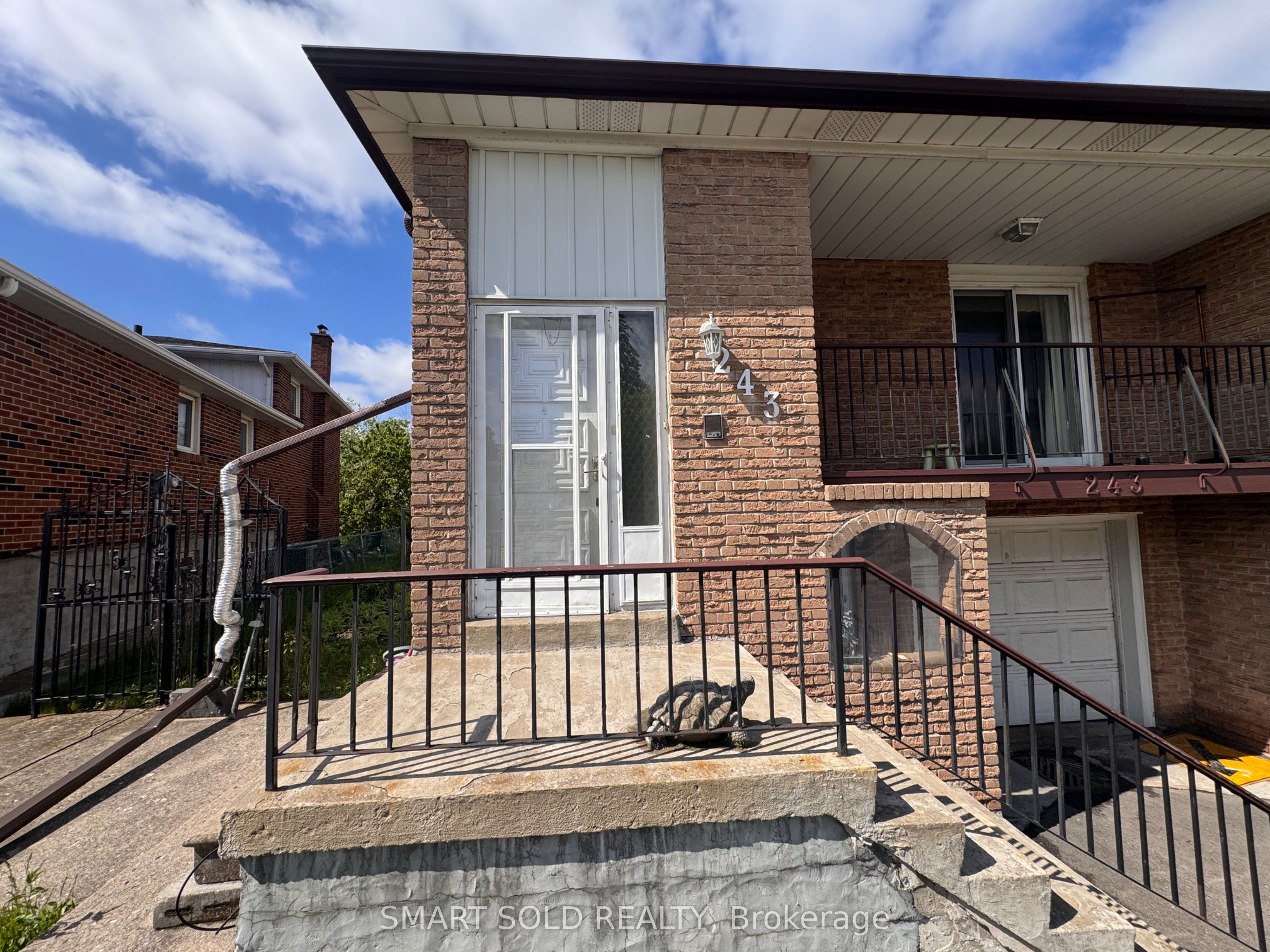 243 Shawnee Circle, North York 3