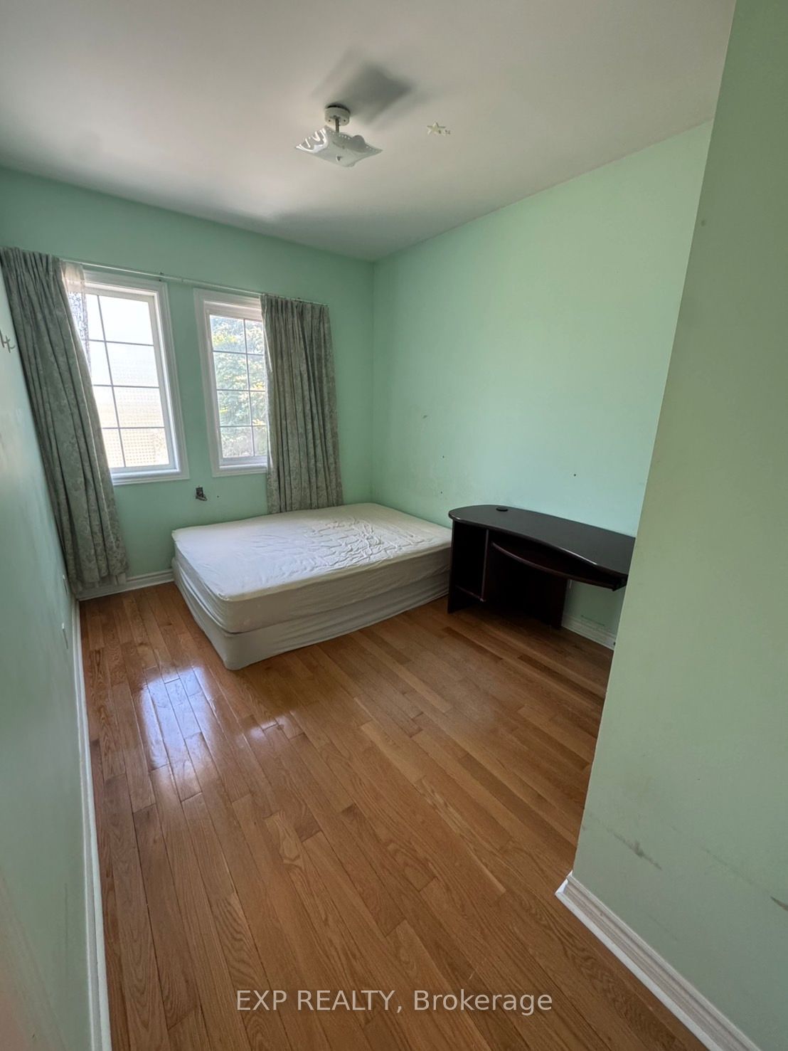 Unit UPPER ROOM 1 - 123 Steeles Avenue E, North York 2