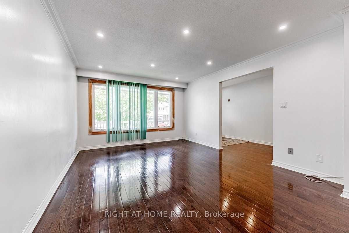 Unit Upper - 9 Chalet Road, North York 5