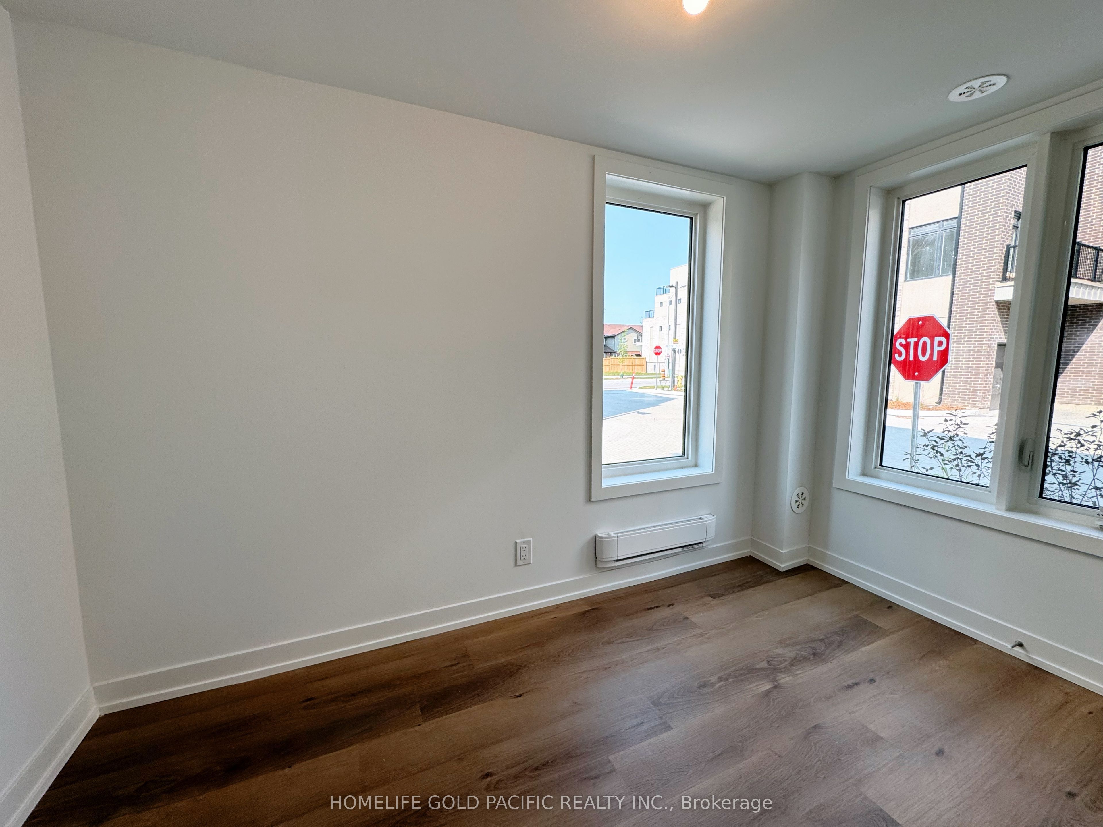 5 Spruce Pines Crescent, North York 2