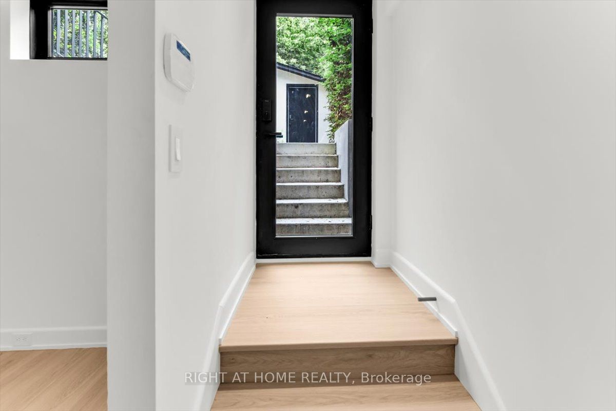 Unit LOWER - 431 Arlington Avenue, Toronto 4