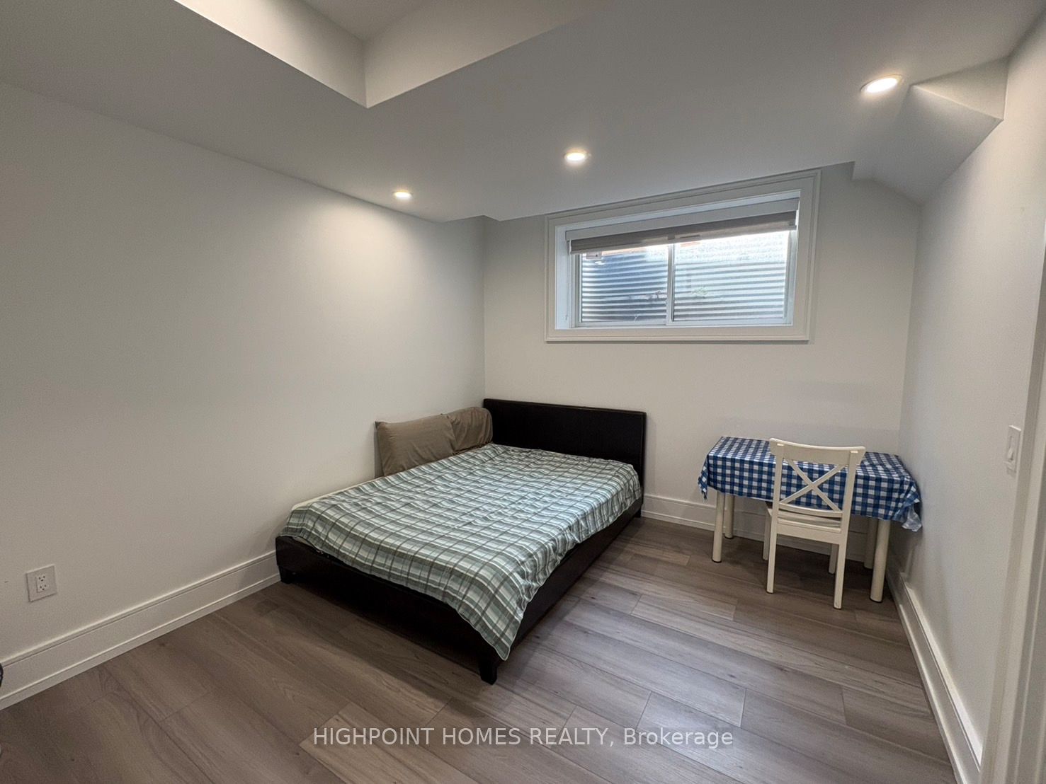(Address not available), North York 4