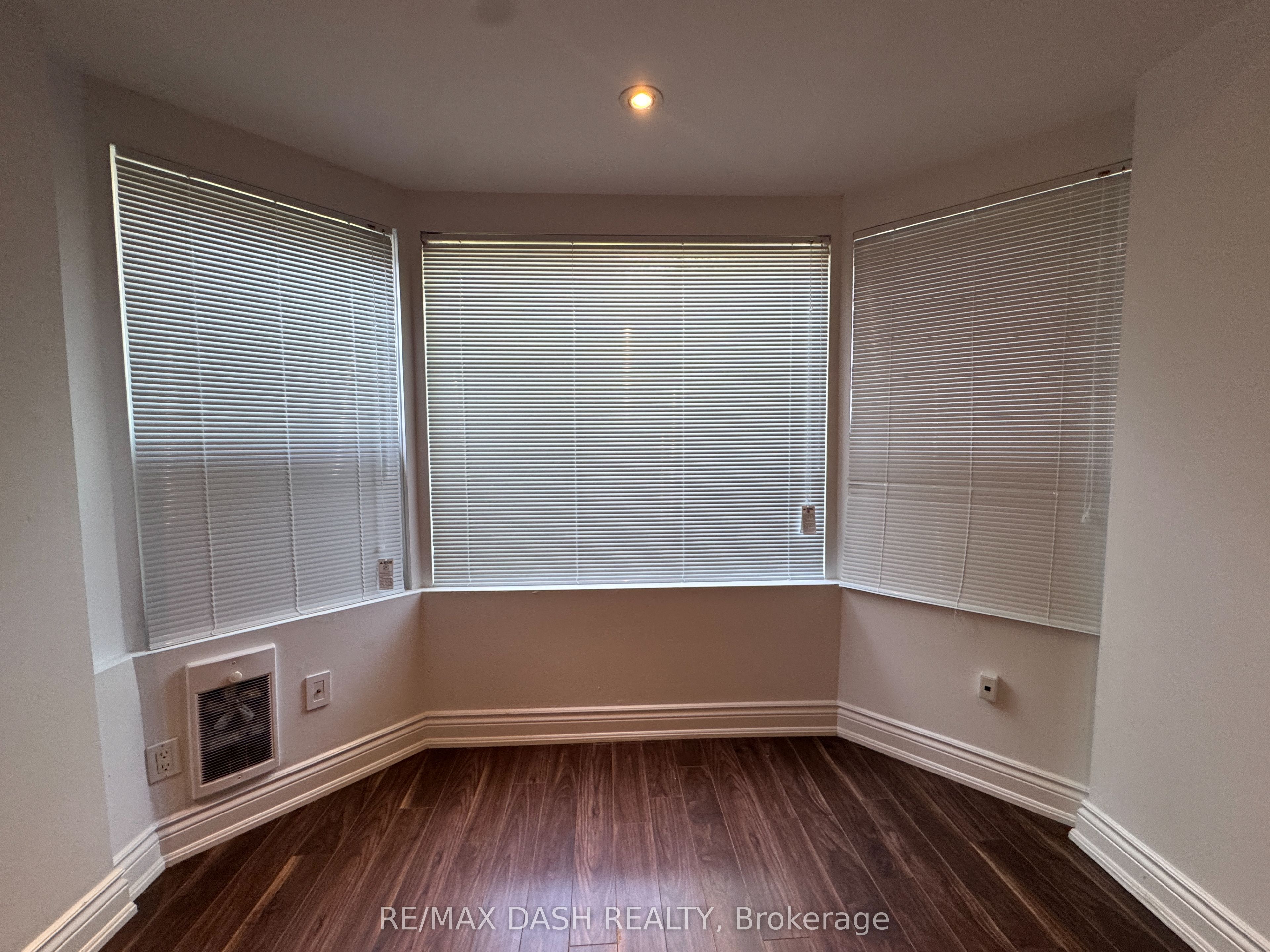 Unit 101 - 141 Admiral Road, Toronto 5