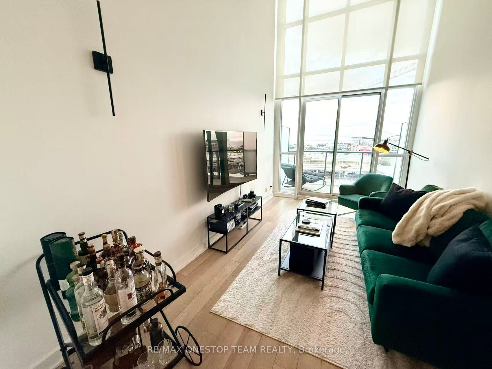 Unit 704 - 5 Hanna Avenue, Toronto 3