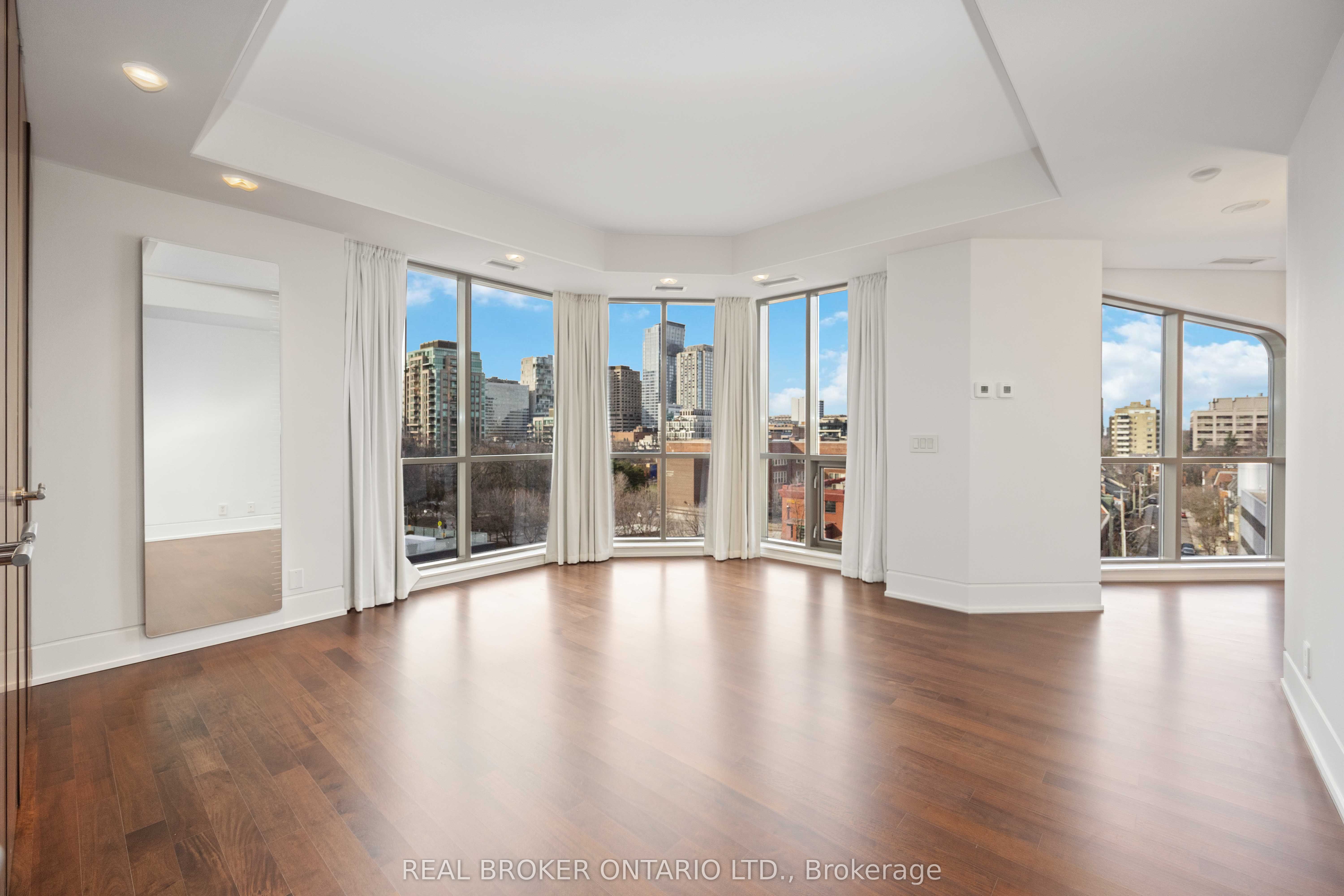 Unit 701 - 3 McAlpine Street, Toronto 2