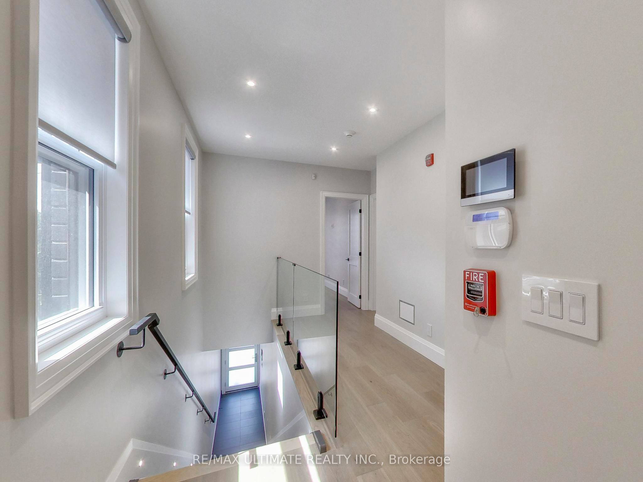 Unit 201 - 387 Glenholme Avenue, Toronto 5