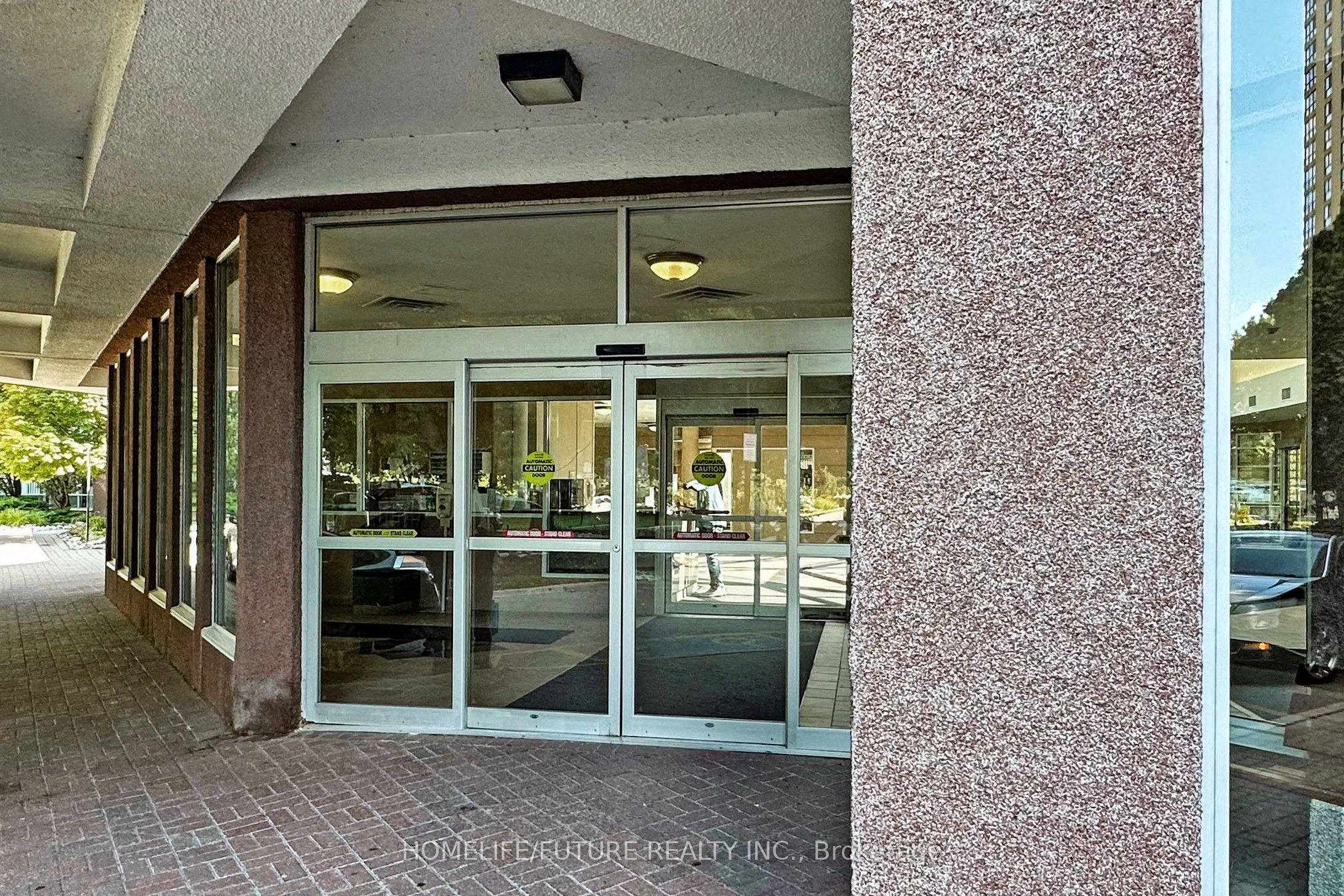 Unit 909 - 7 Concorde Place, North York 5
