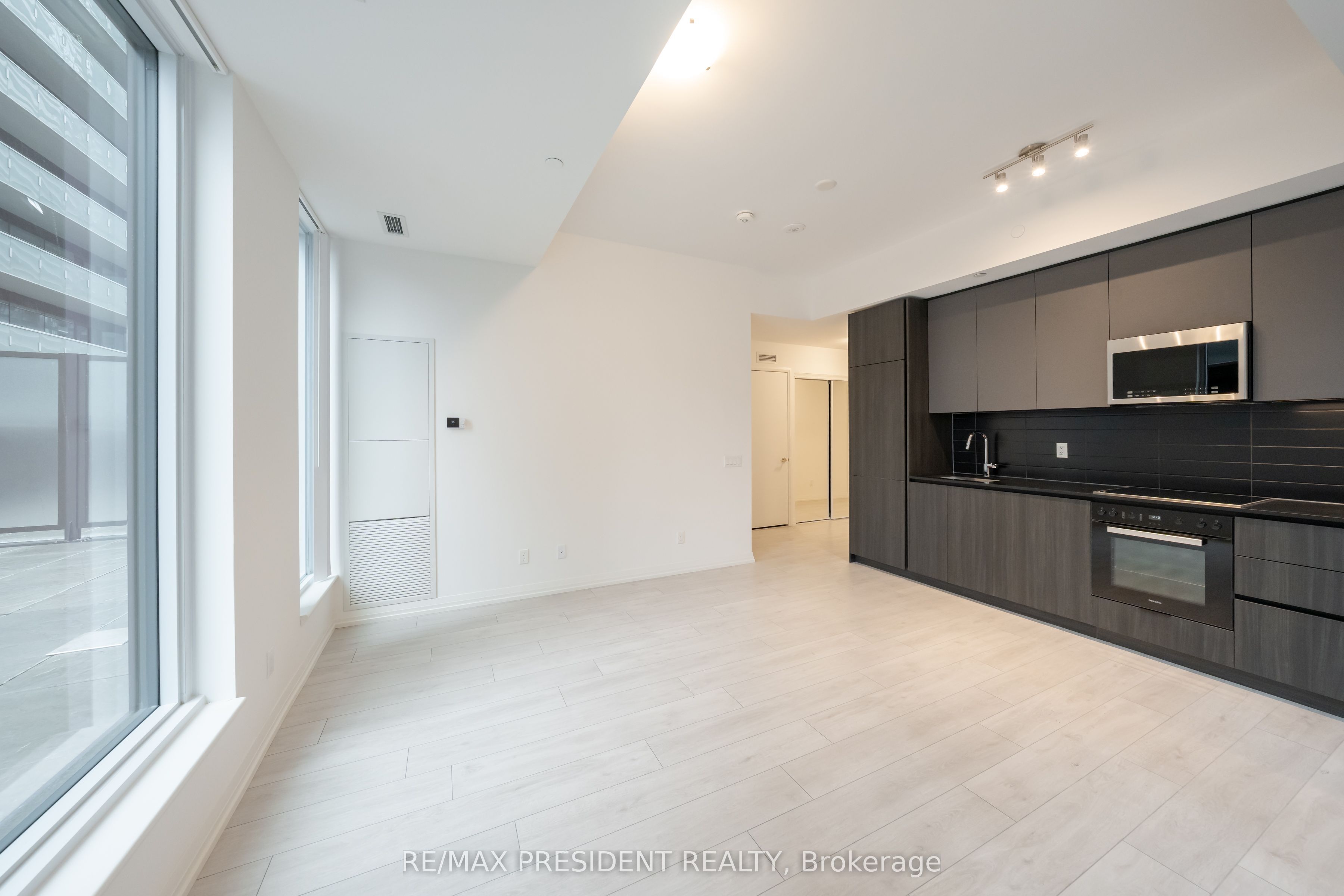 Unit 822 - 400 King Street W, Toronto 5
