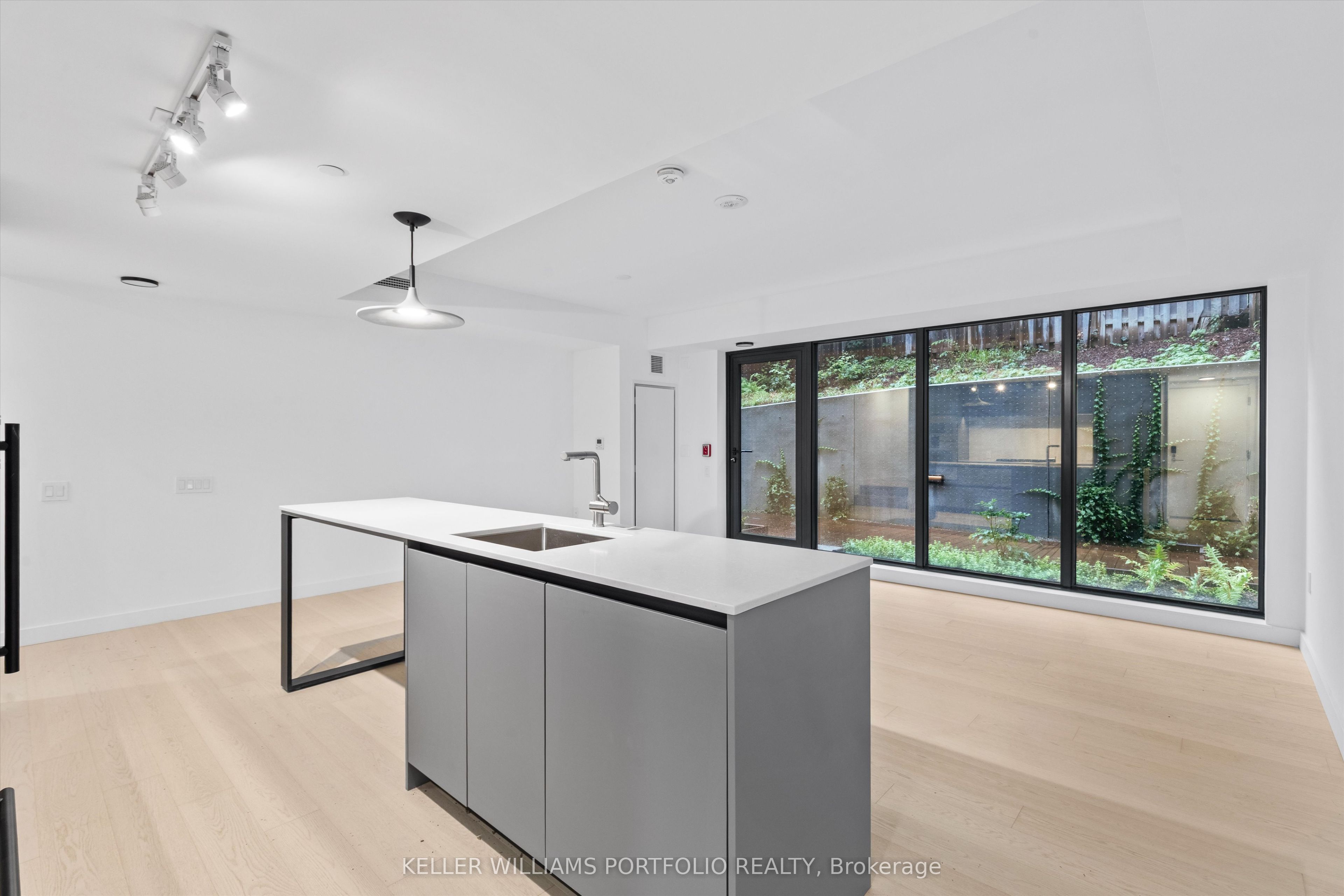Unit 9 - 1720 Bayview Avenue, Toronto 2