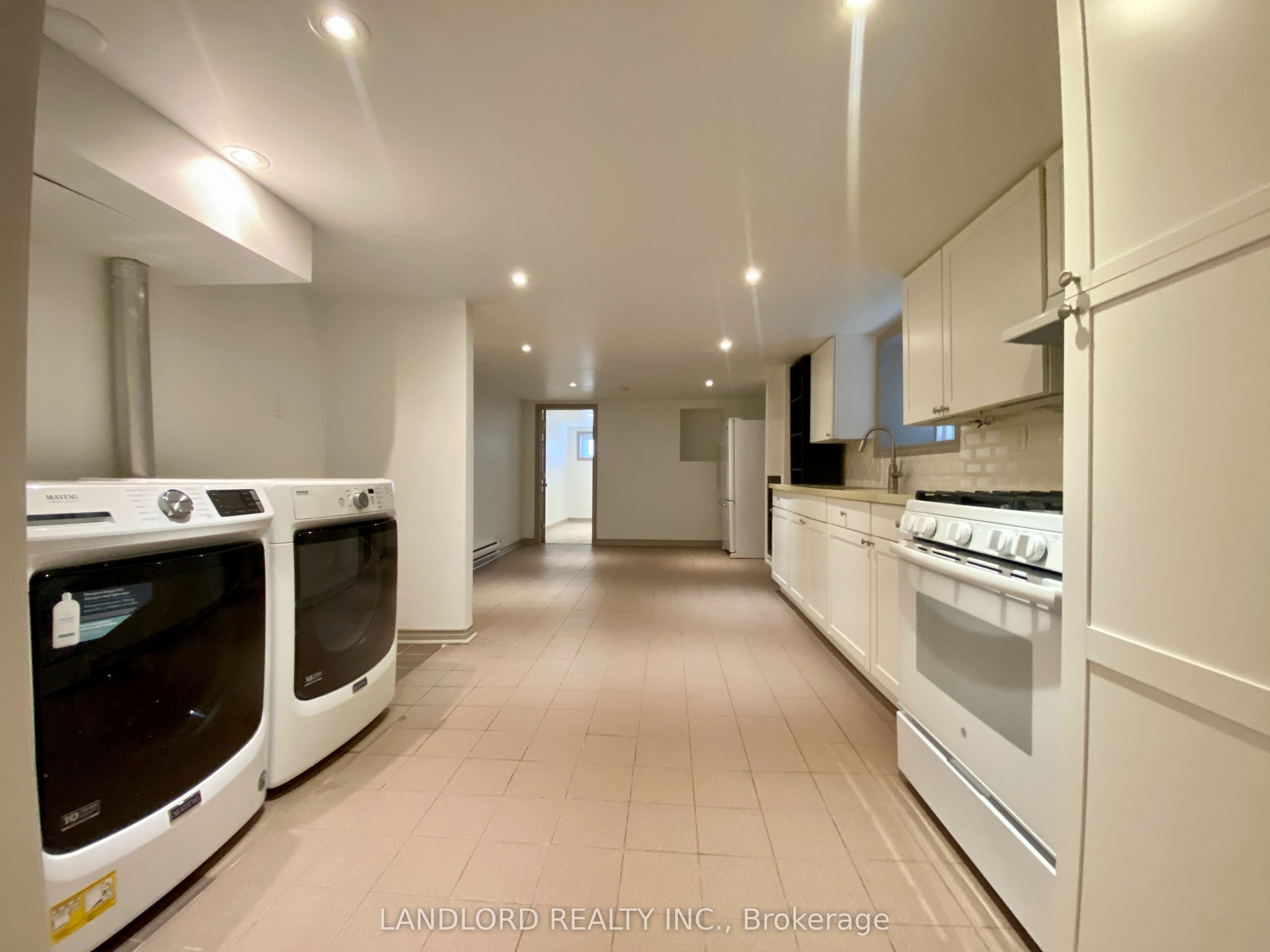 Unit 5 - 209 Madison Avenue, Toronto 4