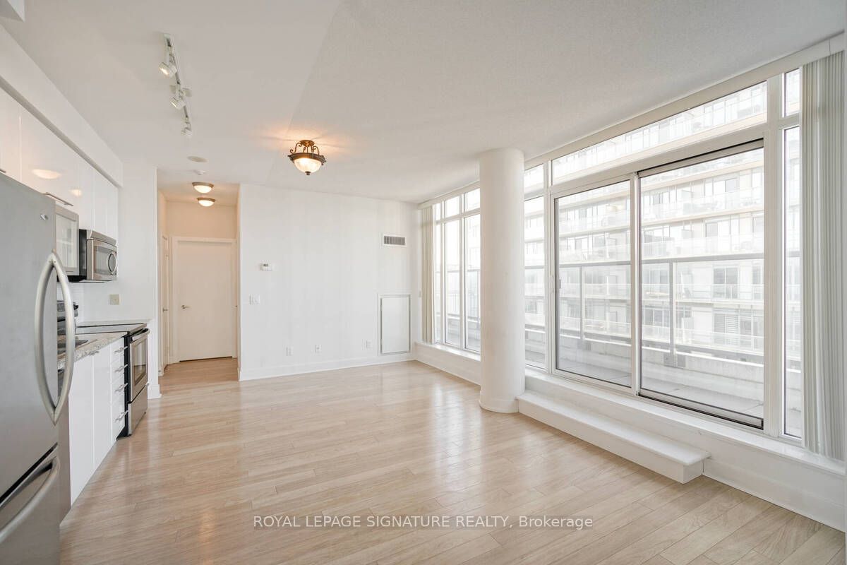 Unit 903 - 90 Stadium Road, Toronto 5