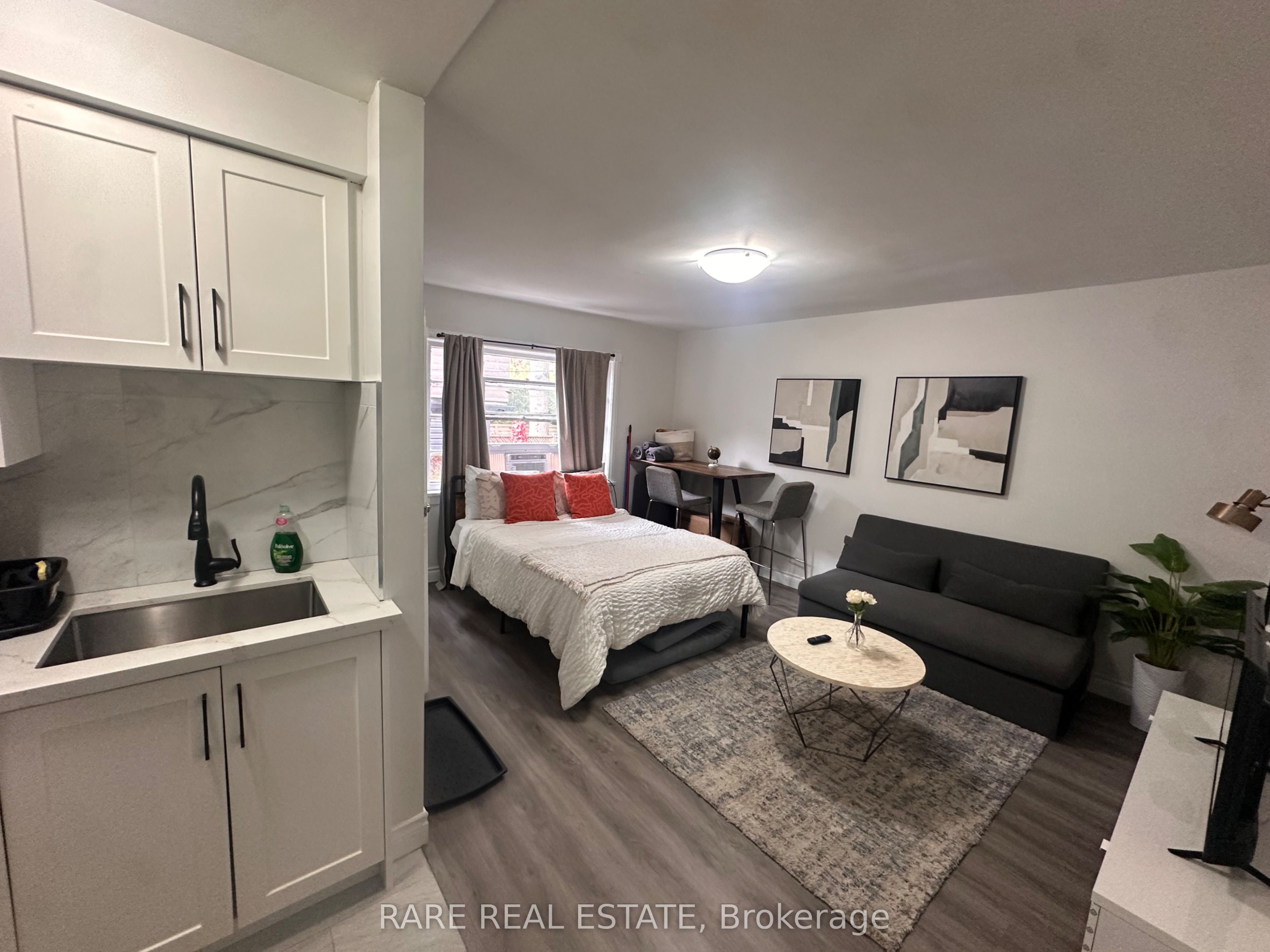 Unit 14 - 130 Macpherson Avenue, Toronto 2