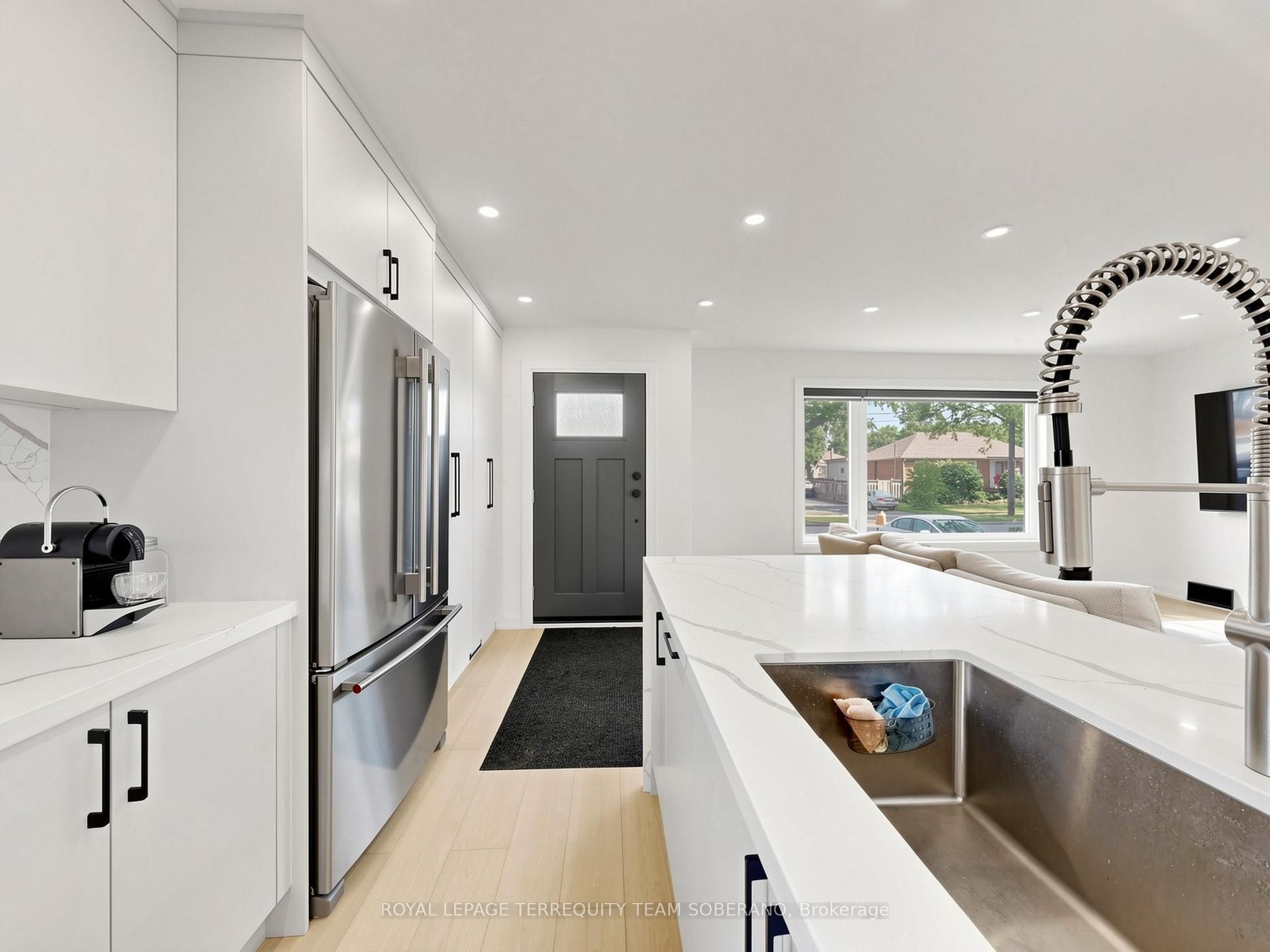 Unit Upper - 41 Bainbridge Avenue, North York 4