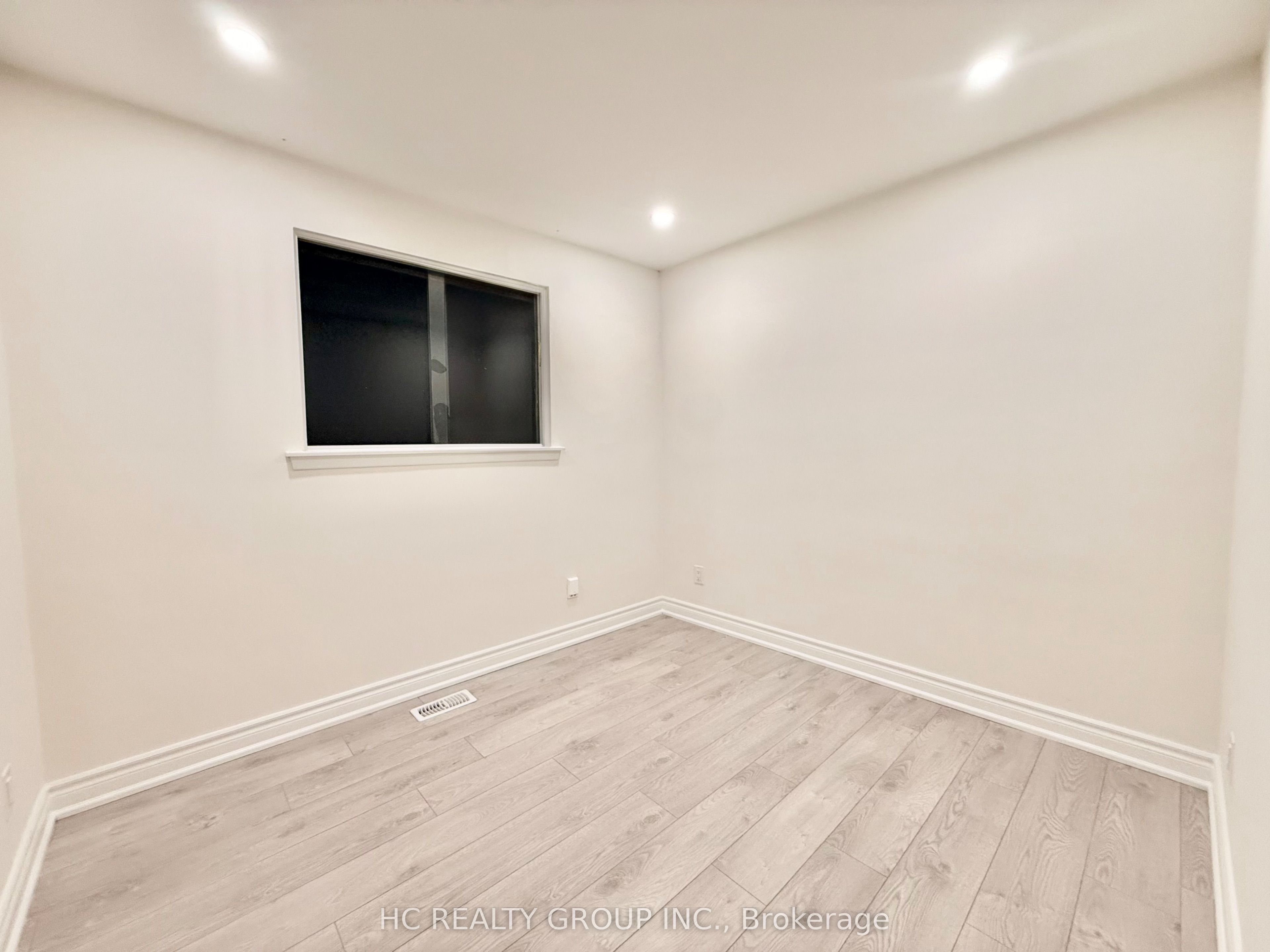 52 Dukinfield Crescent, North York 5
