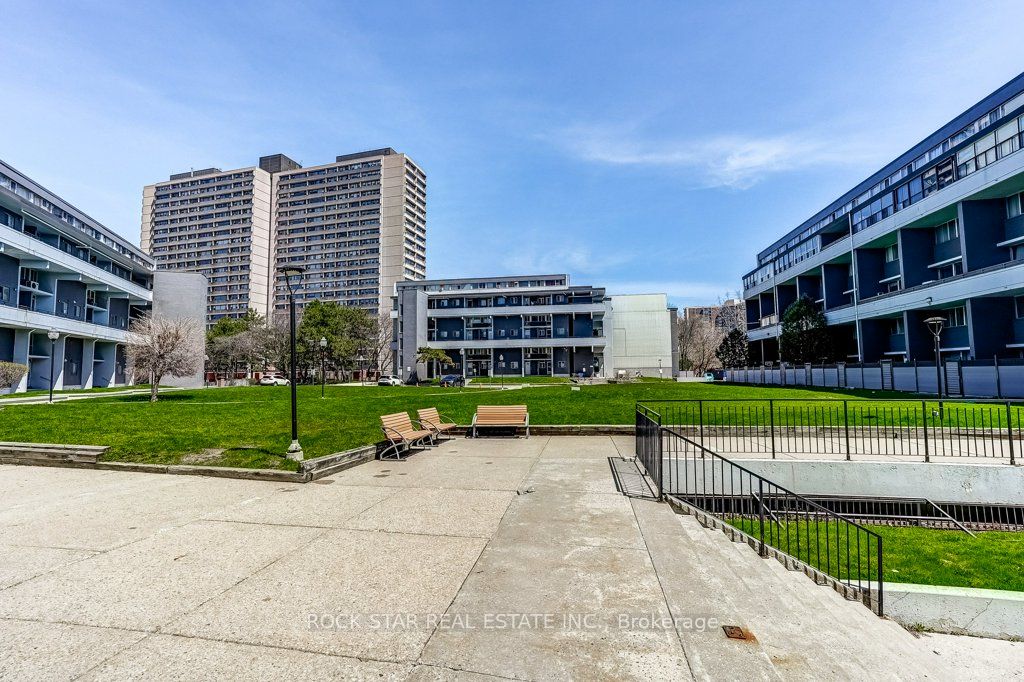 Unit 1711 - 10 Sunny Glenway, Toronto 2
