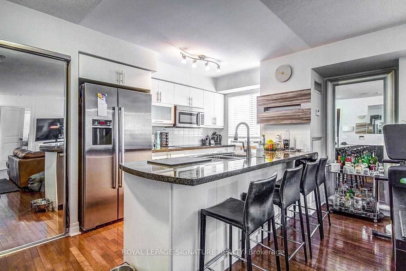 Unit 503 - 35 Balmuto Street, Toronto 2