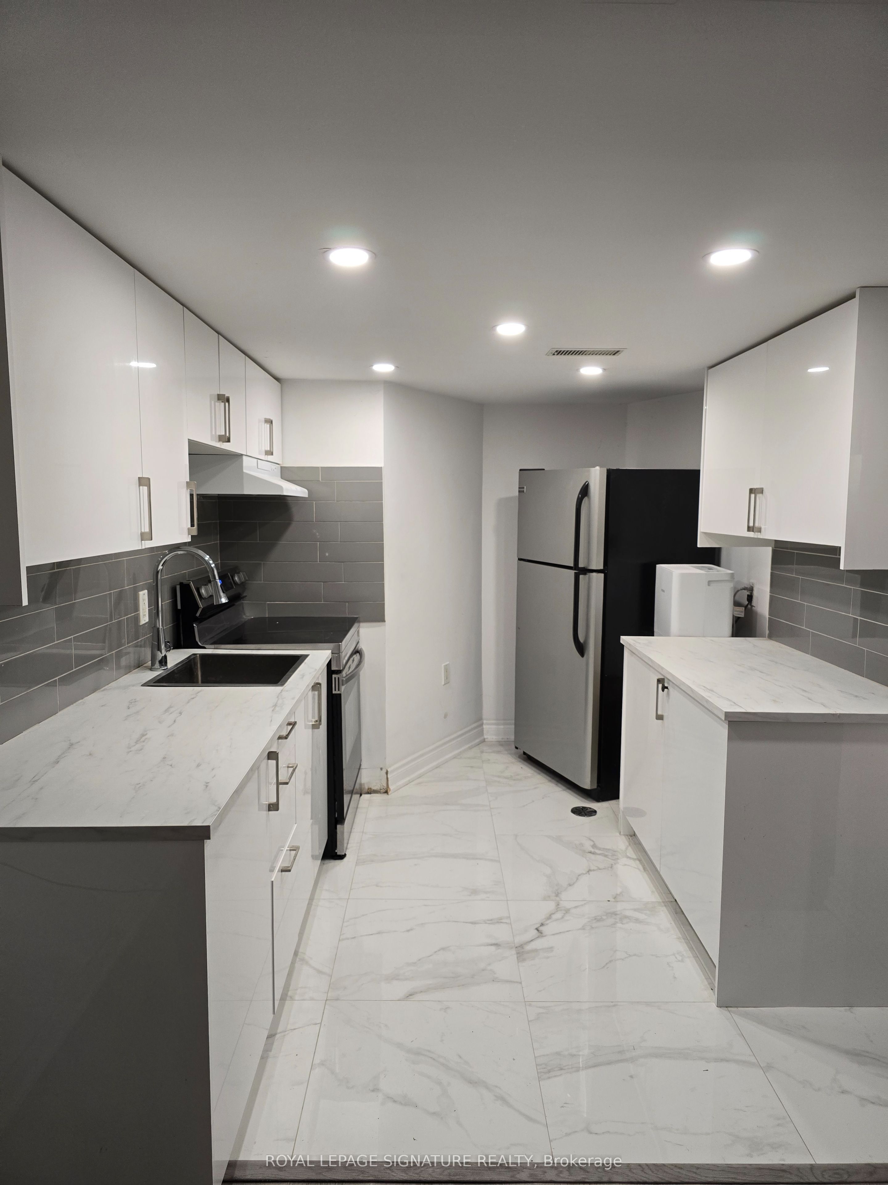 Unit Lower Floor - 17 Pleasant Avenue, North York 4
