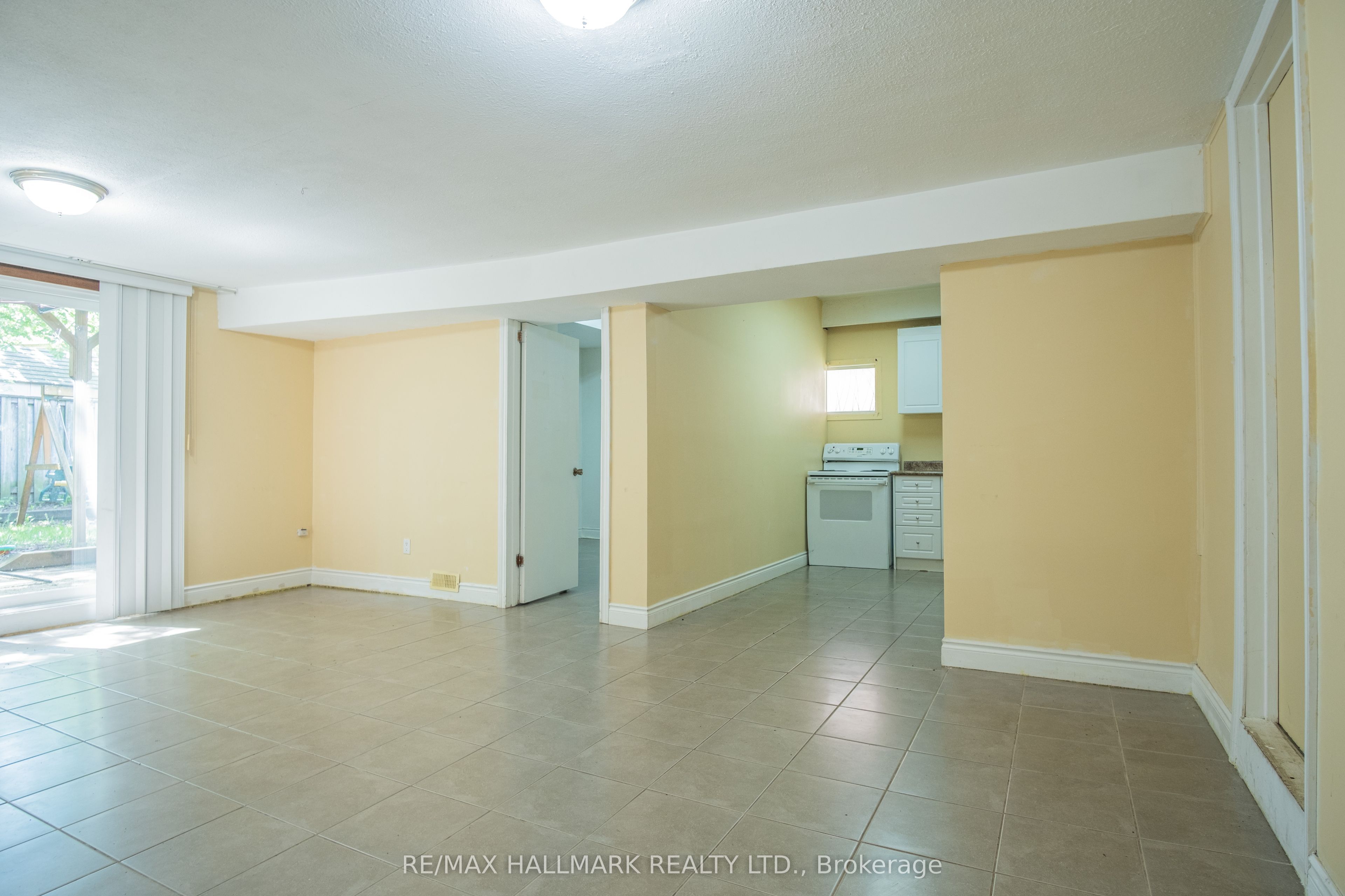 Unit Basement - 399 Lawrence Avenue W, Toronto 4