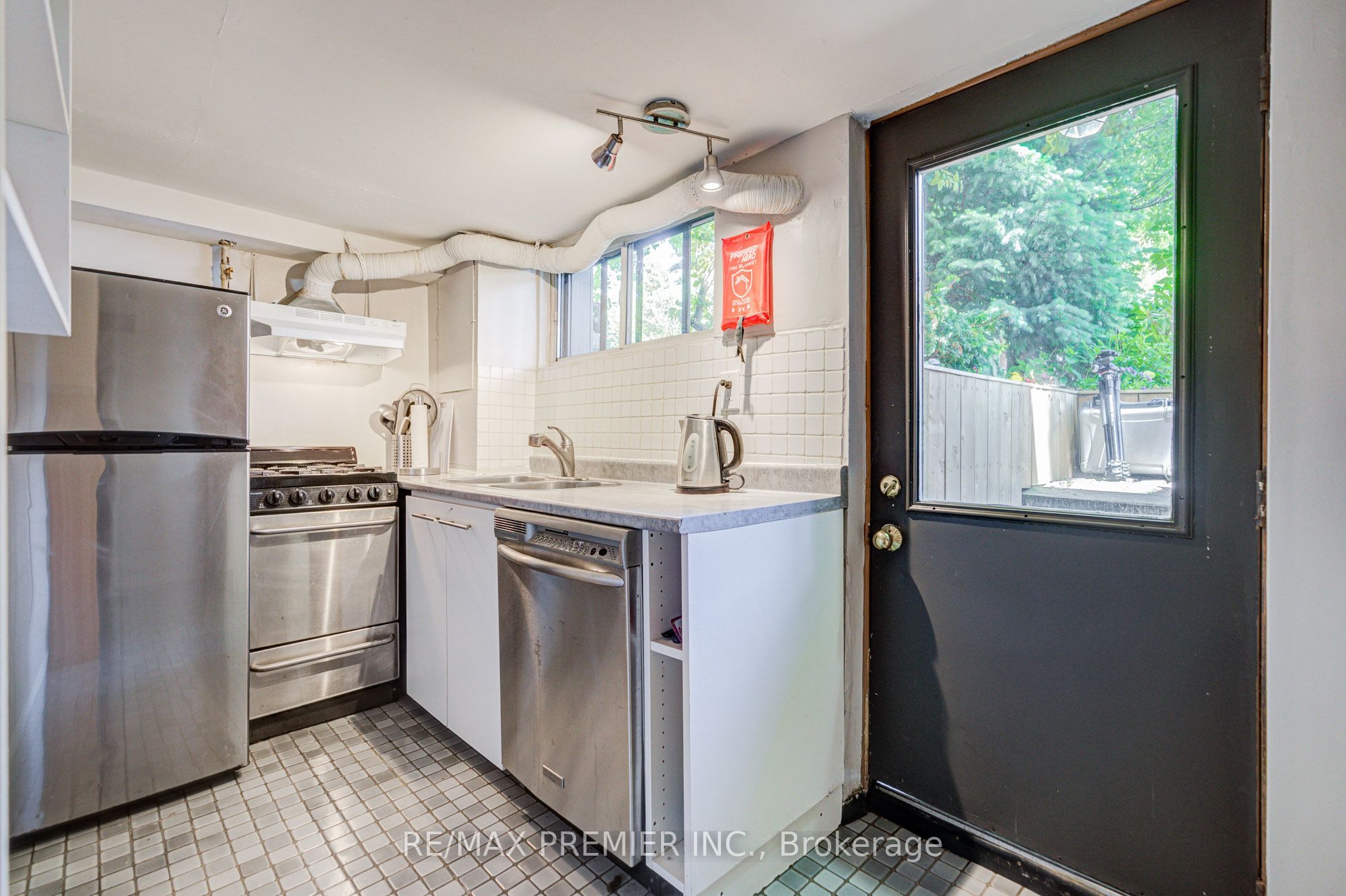 Unit 1 - 224 Lippincott Street, Toronto 2