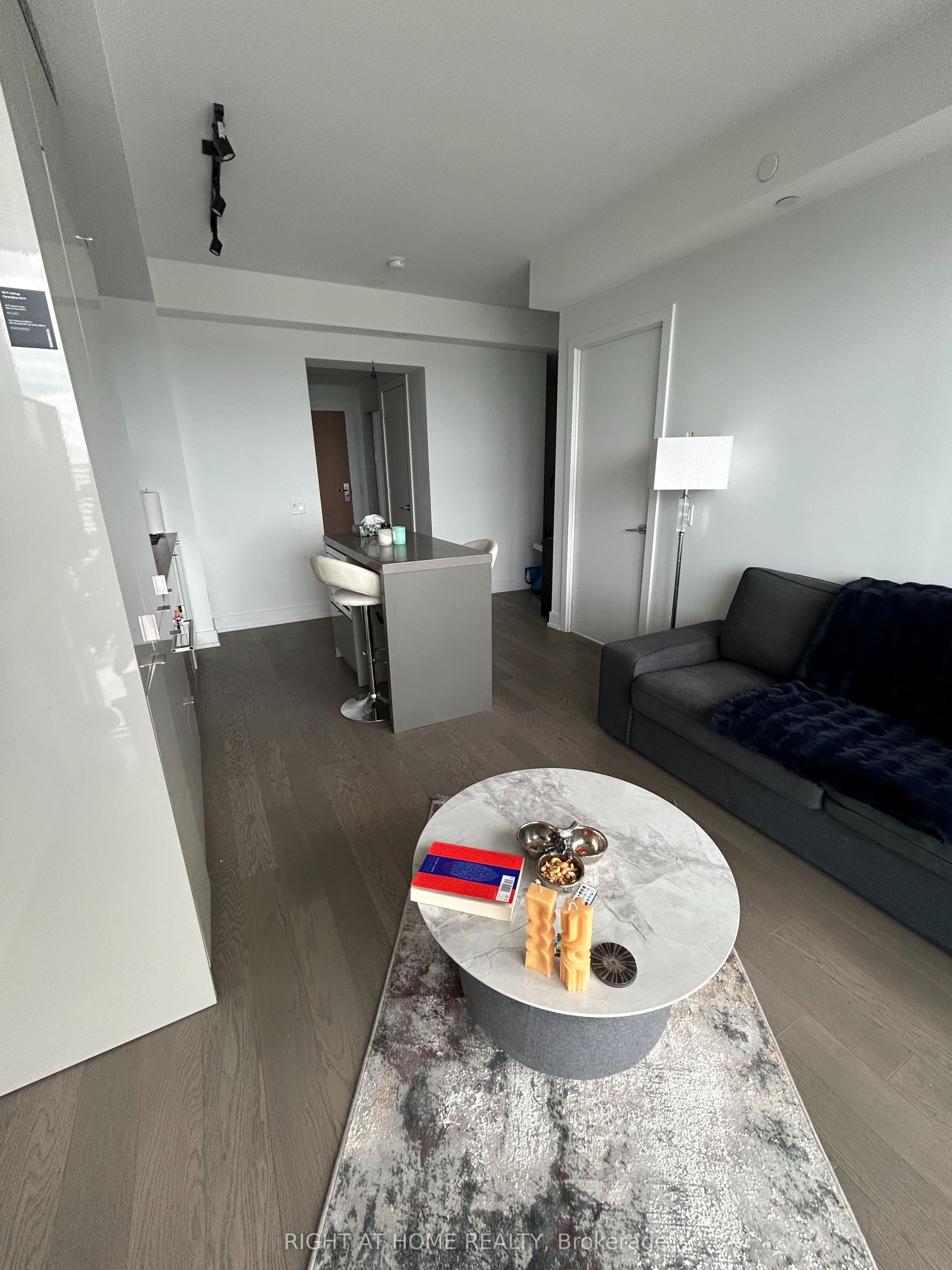 Unit 6 - 7 Grenville Street, Toronto 5