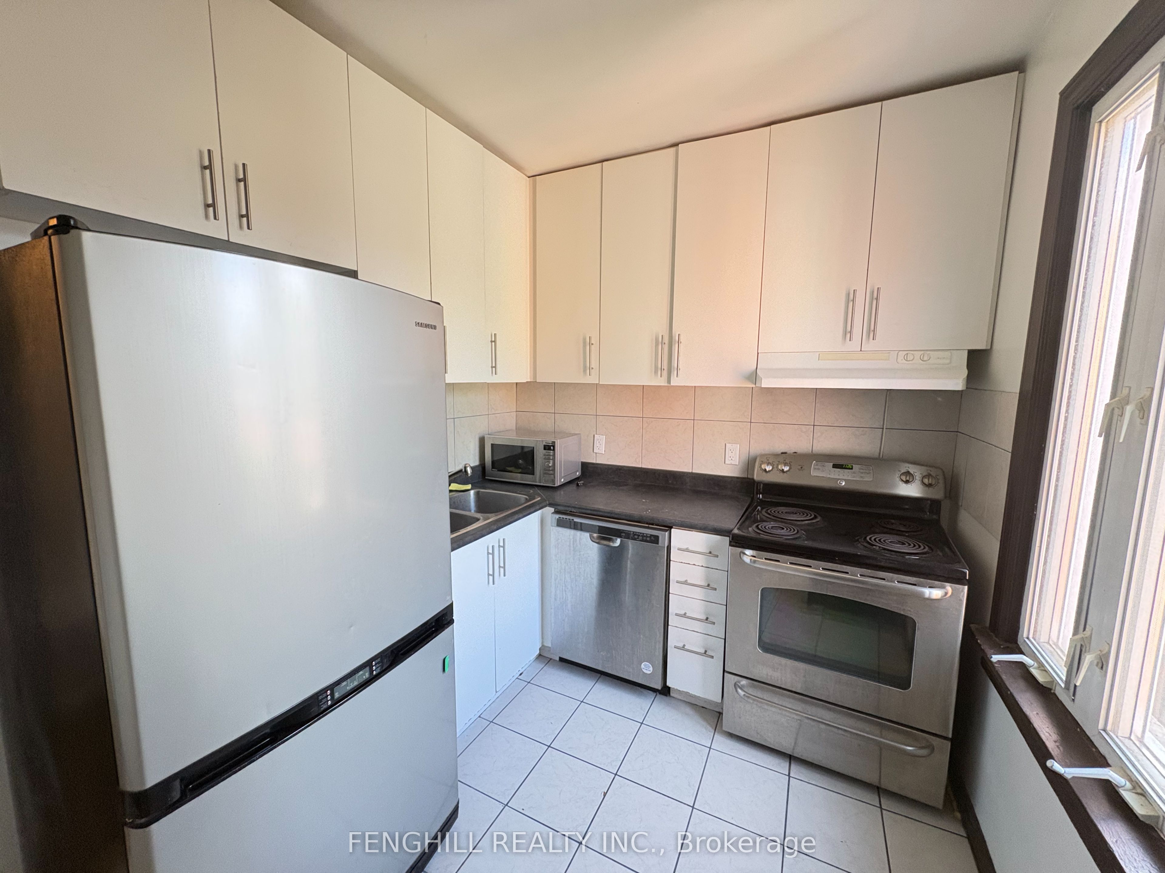 Unit Upper Level - 270 Clinton Street, Toronto 4
