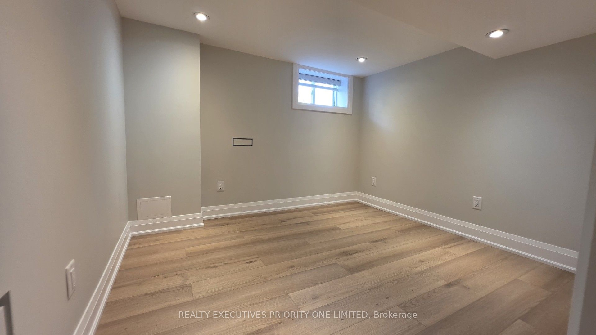 Unit Basement - 10 Lascelles Boulevard, Toronto 5