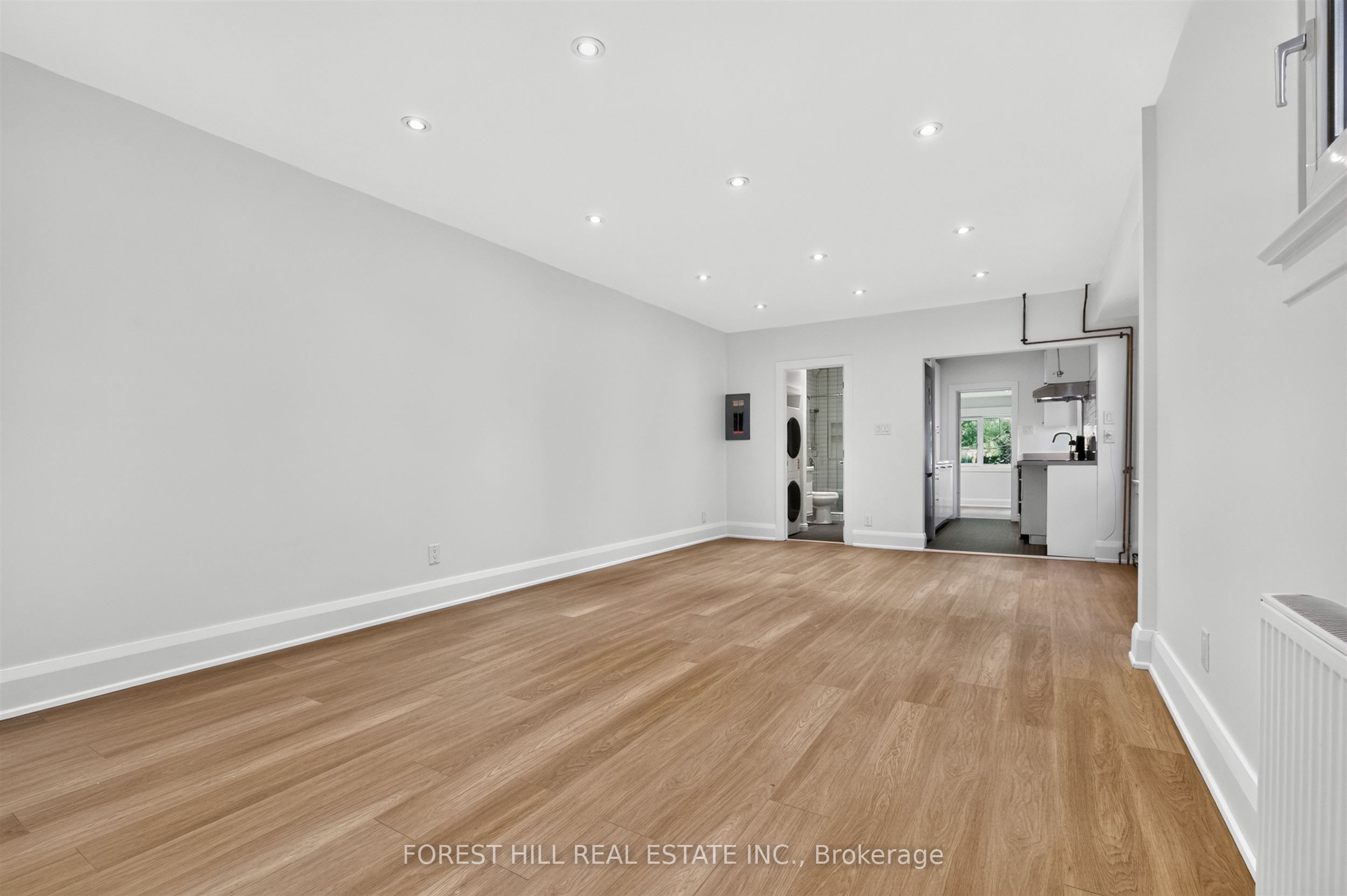 Unit D - 30 Pinewood Avenue, Toronto 5