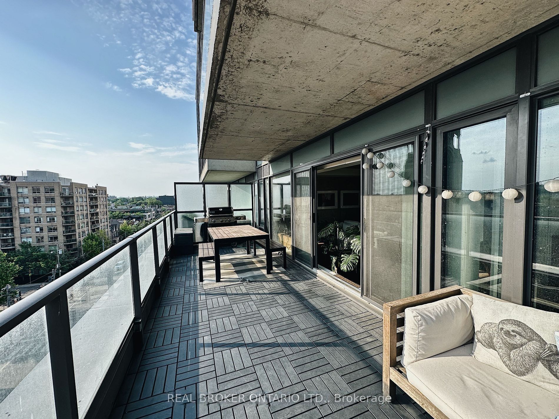 Unit 605 - 111 Bathurst Street, Toronto 2