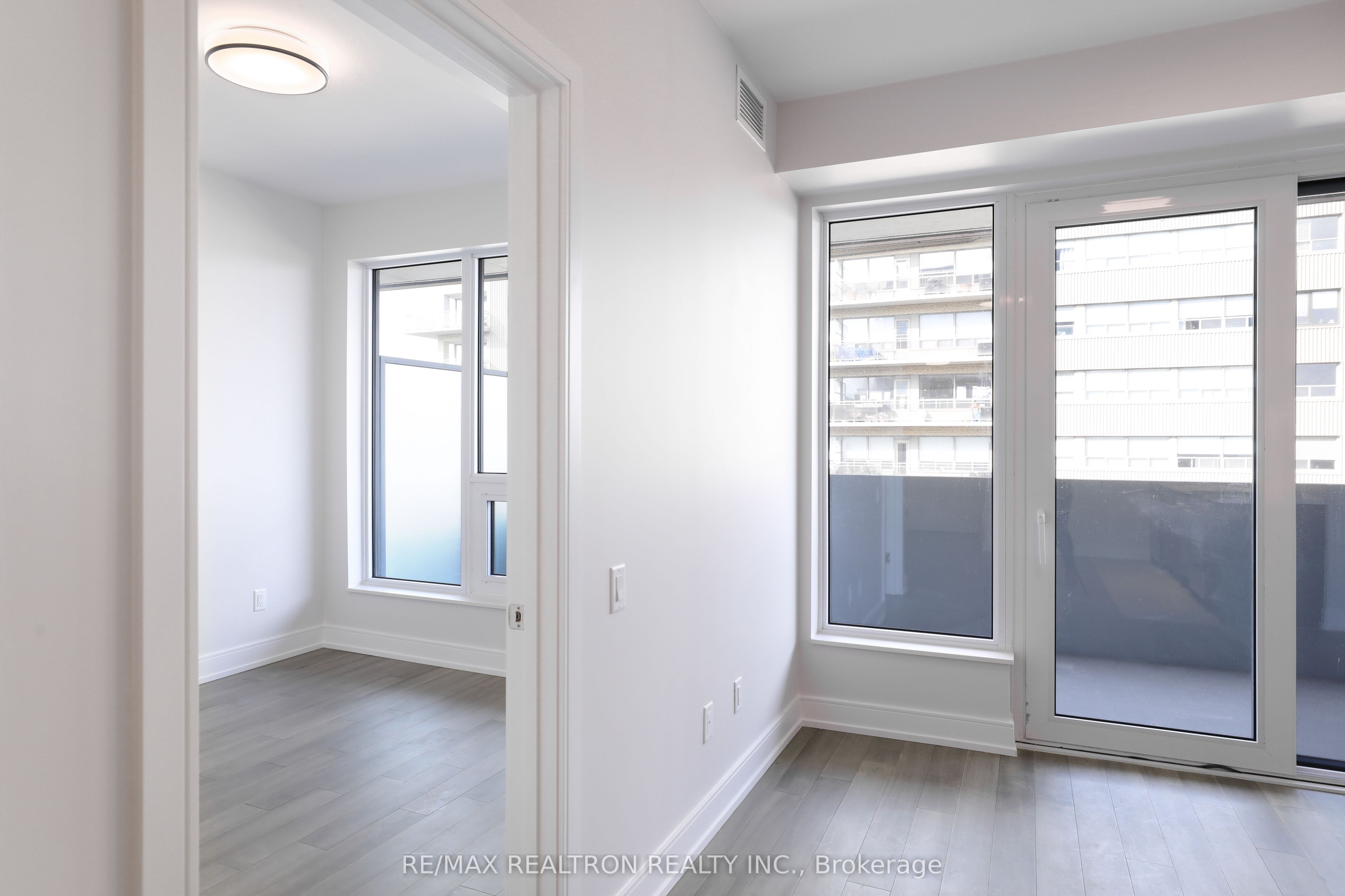 Unit 905 - 2525 Bathurst Street, Toronto 4