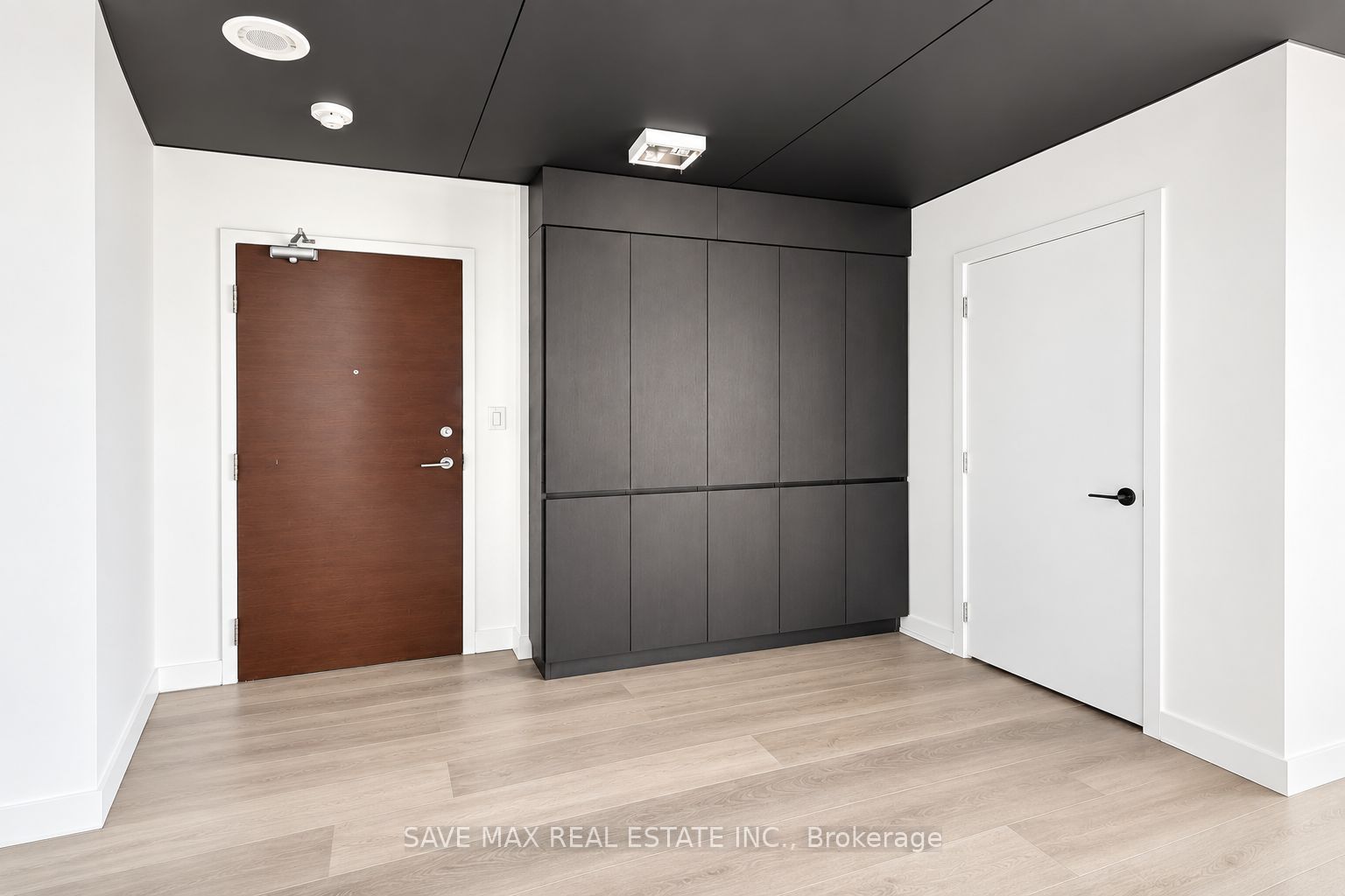 Unit 1033 - 15 Iceboat Terrace, Toronto 2