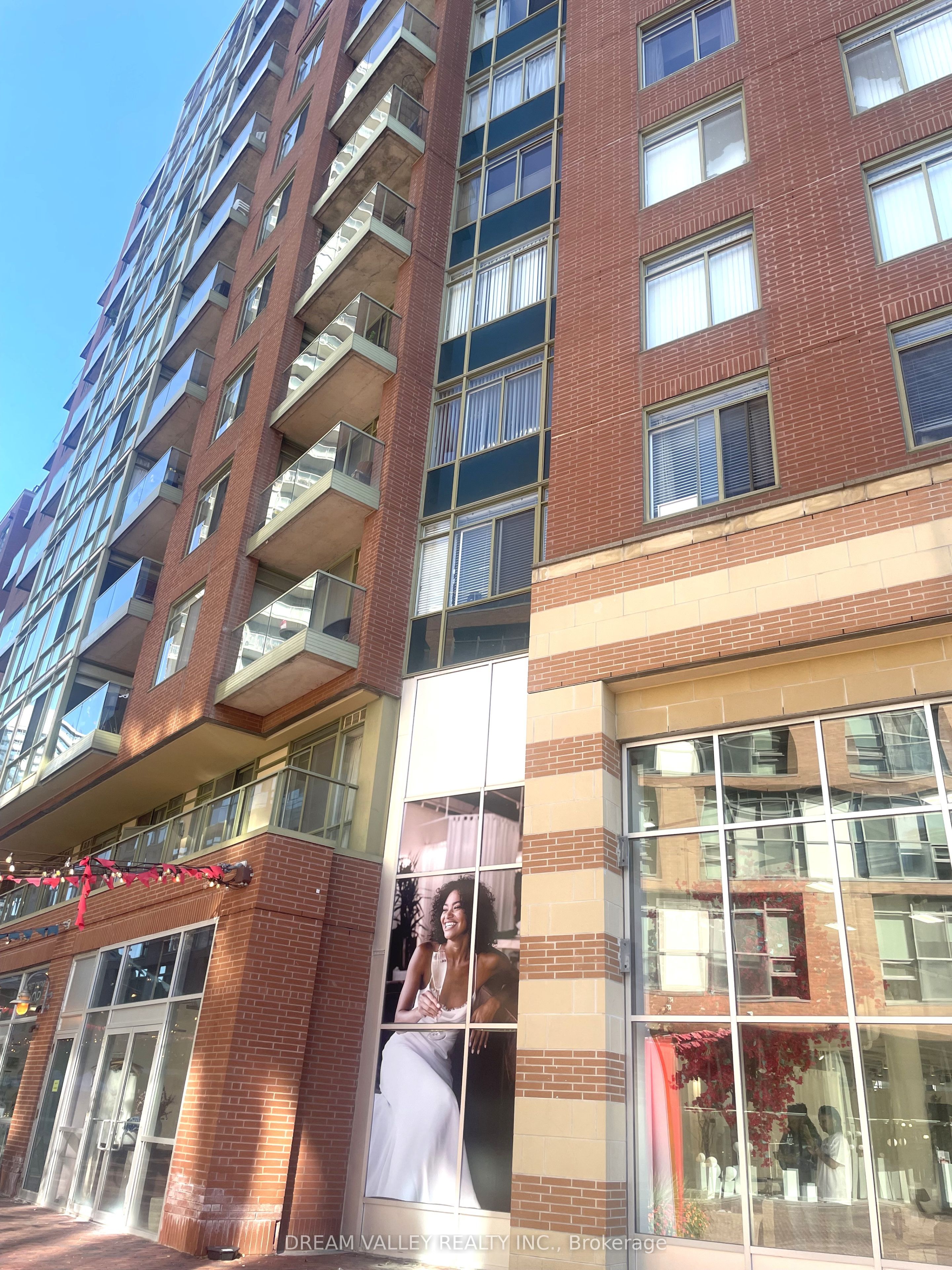 Unit 818 - 39 Parliament Street, Toronto 4