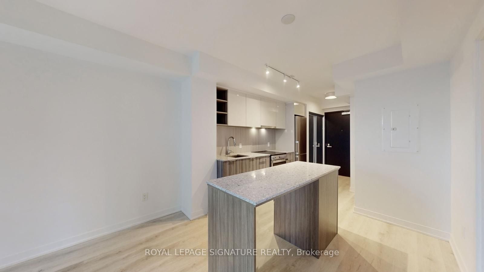 Unit 543 - 31 Tippett Road, North York 2