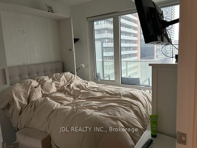 Unit 1013 - 501 Yonge Street, Toronto 5