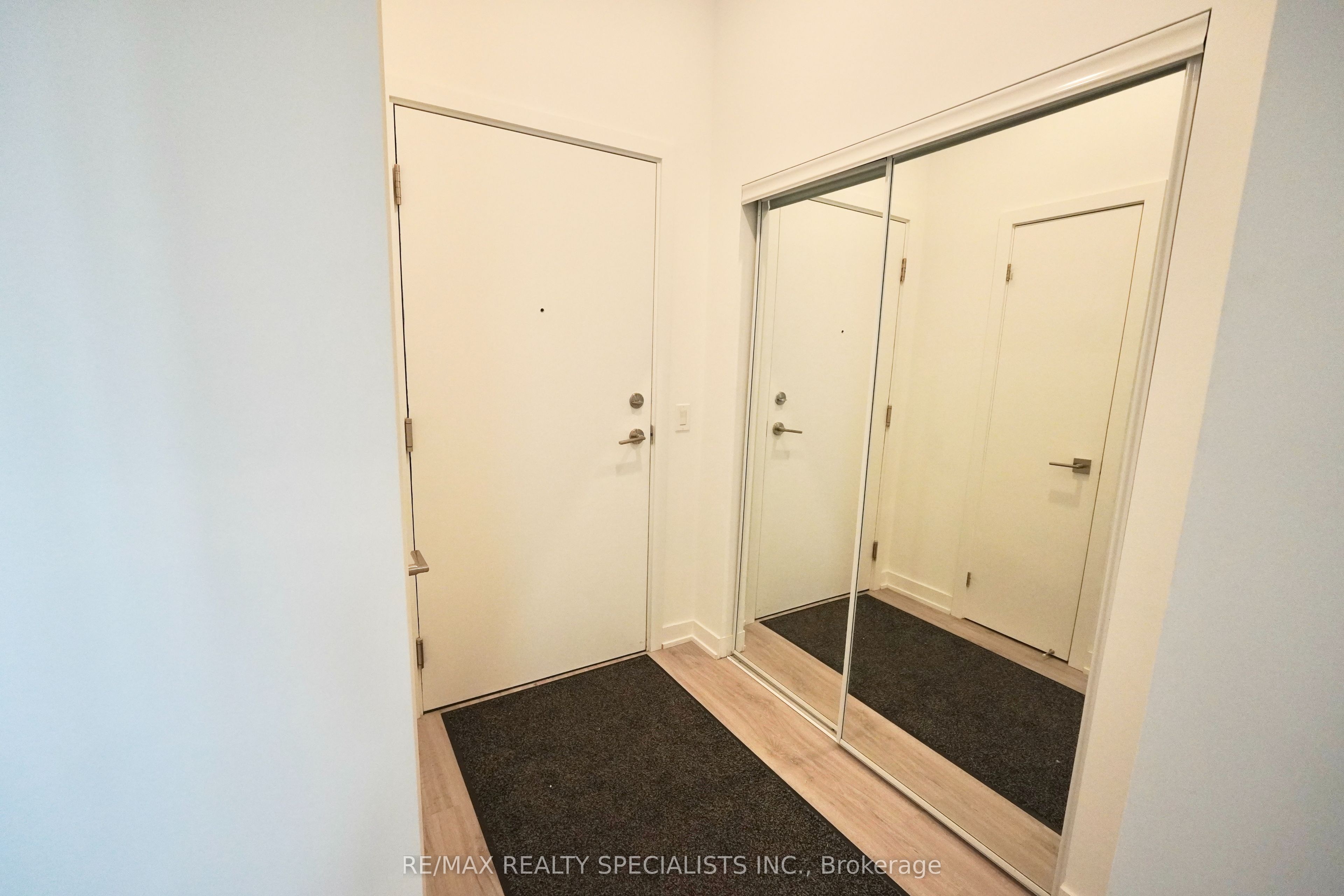 Unit 908 - 252 CHURCH Street, Toronto 2