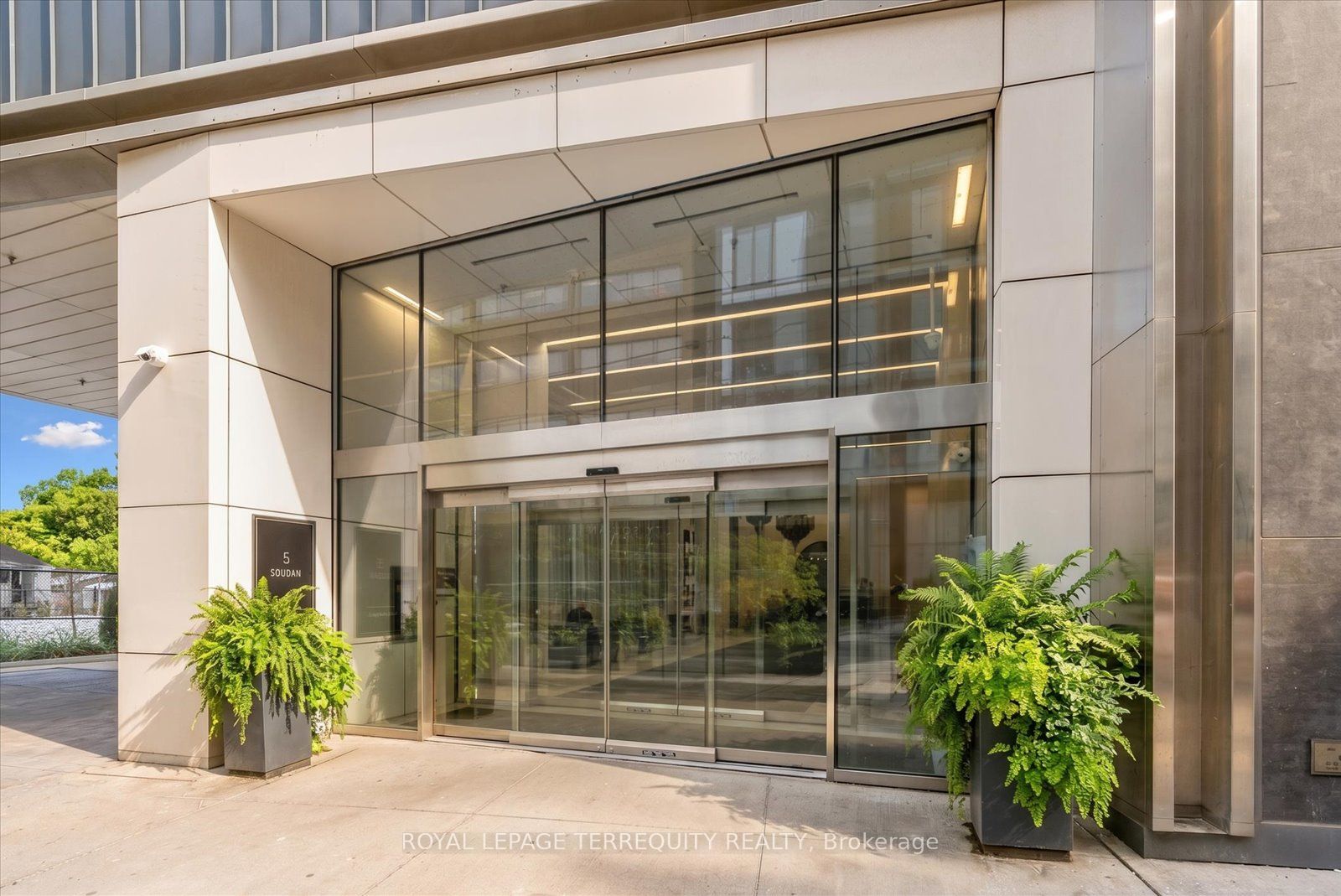 Unit 703 - 5 Soudan Avenue, Toronto 3