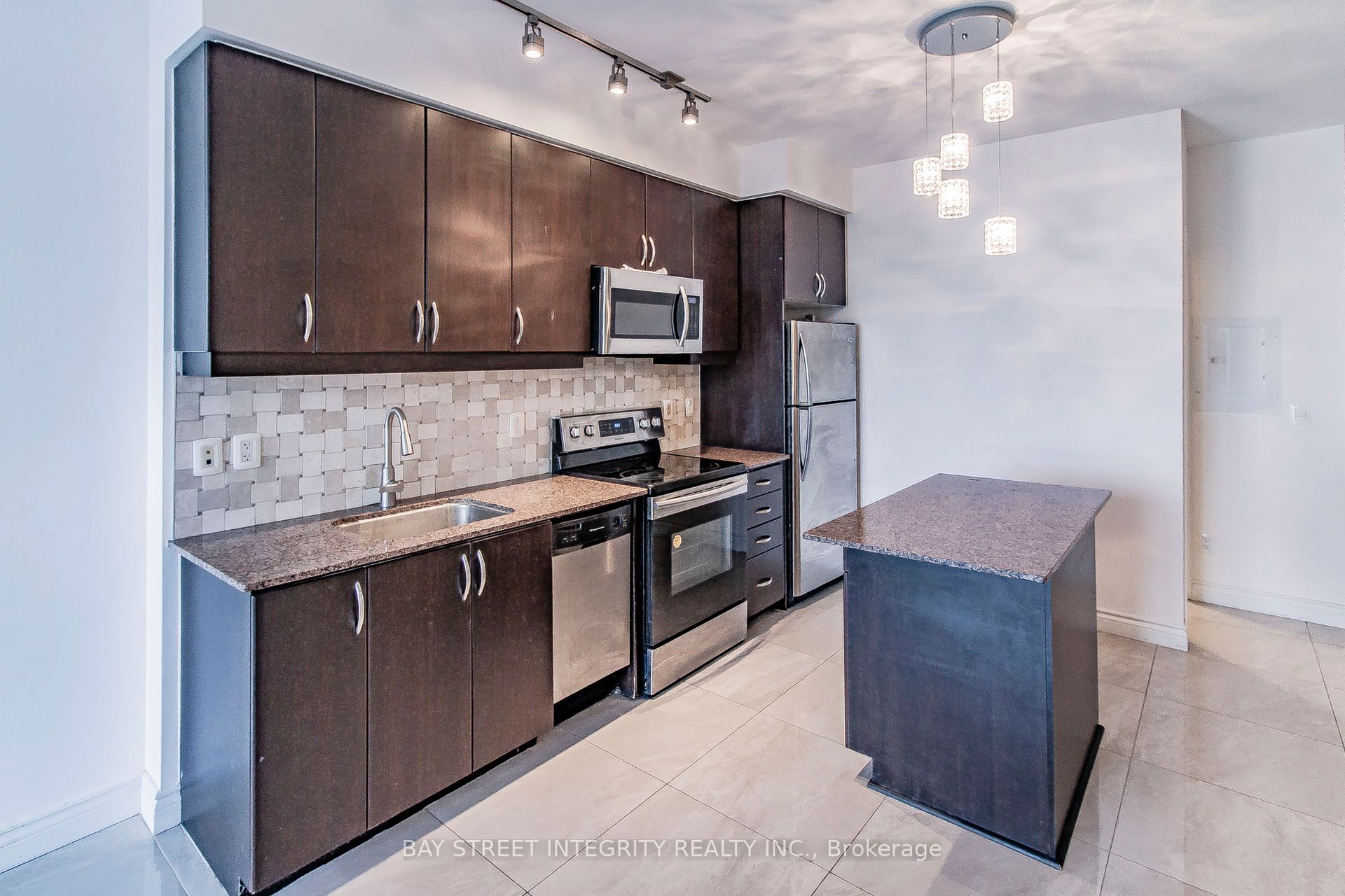 Unit 813 - 2885 Bayview Avenue, North York 2